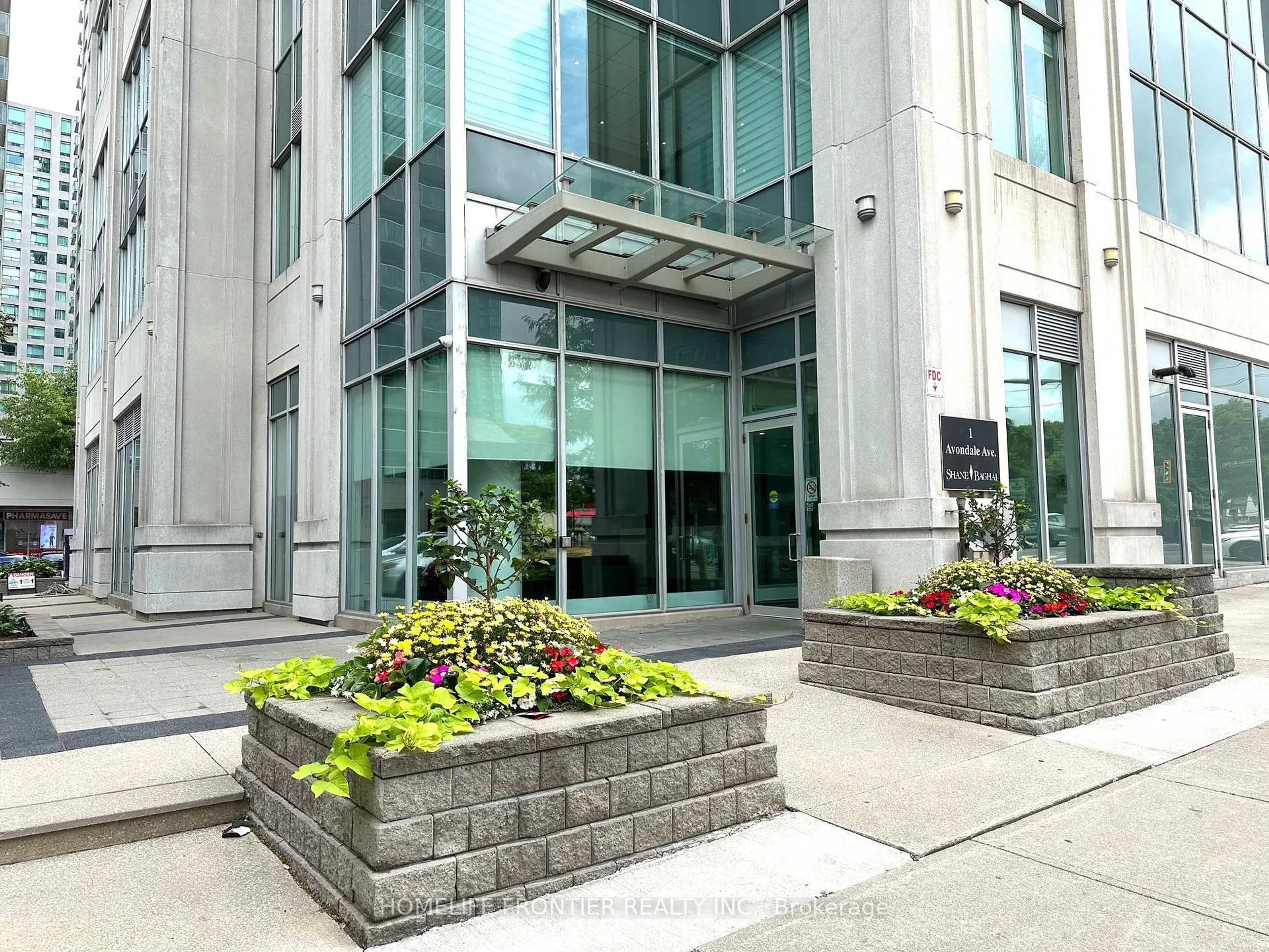 Indoor foyer for 1 Avondale Ave #903, Toronto Ontario M2N 7J1
