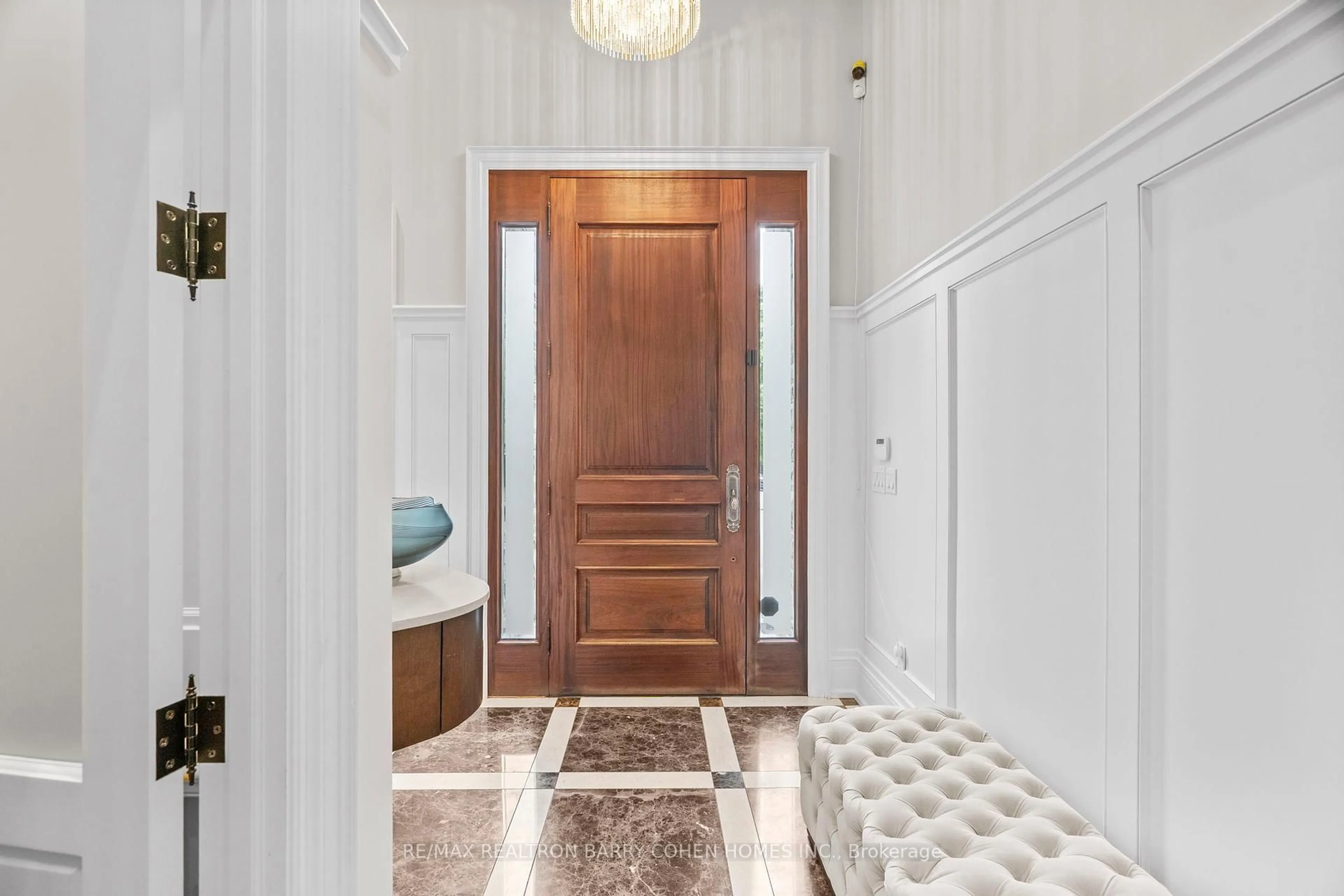 Indoor entryway for 254 Haddington Ave, Toronto Ontario M5M 2P9