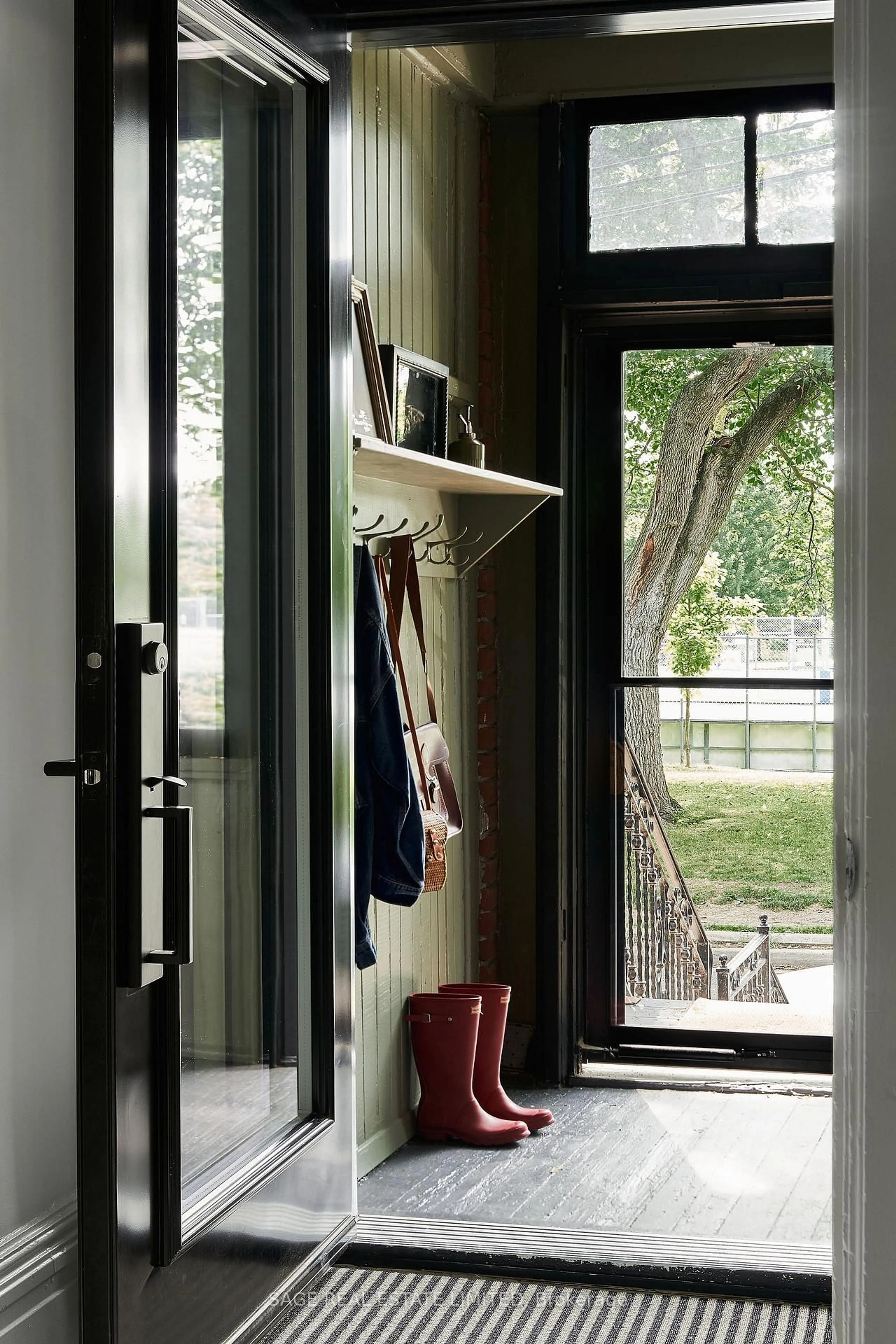 Indoor entryway for 115 Gore Vale Ave, Toronto Ontario M6J 2R5