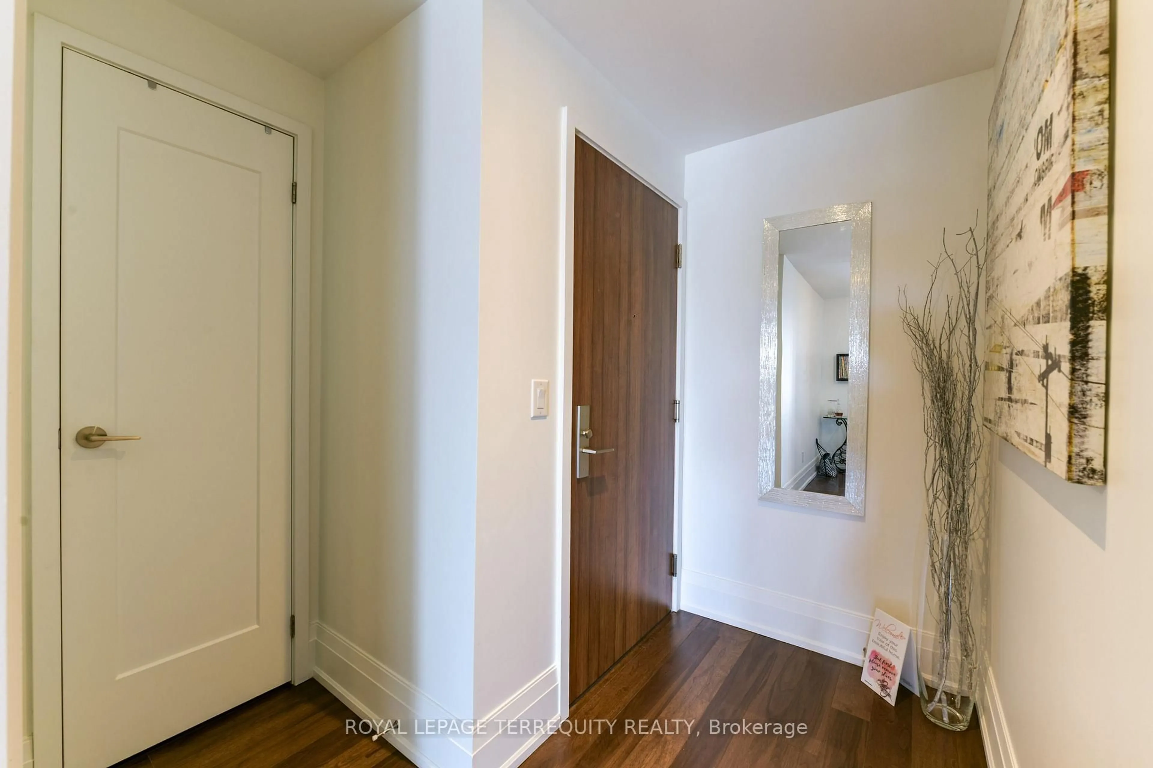 Indoor entryway for 25 Malcolm Rd #501, Toronto Ontario M4G 0C1