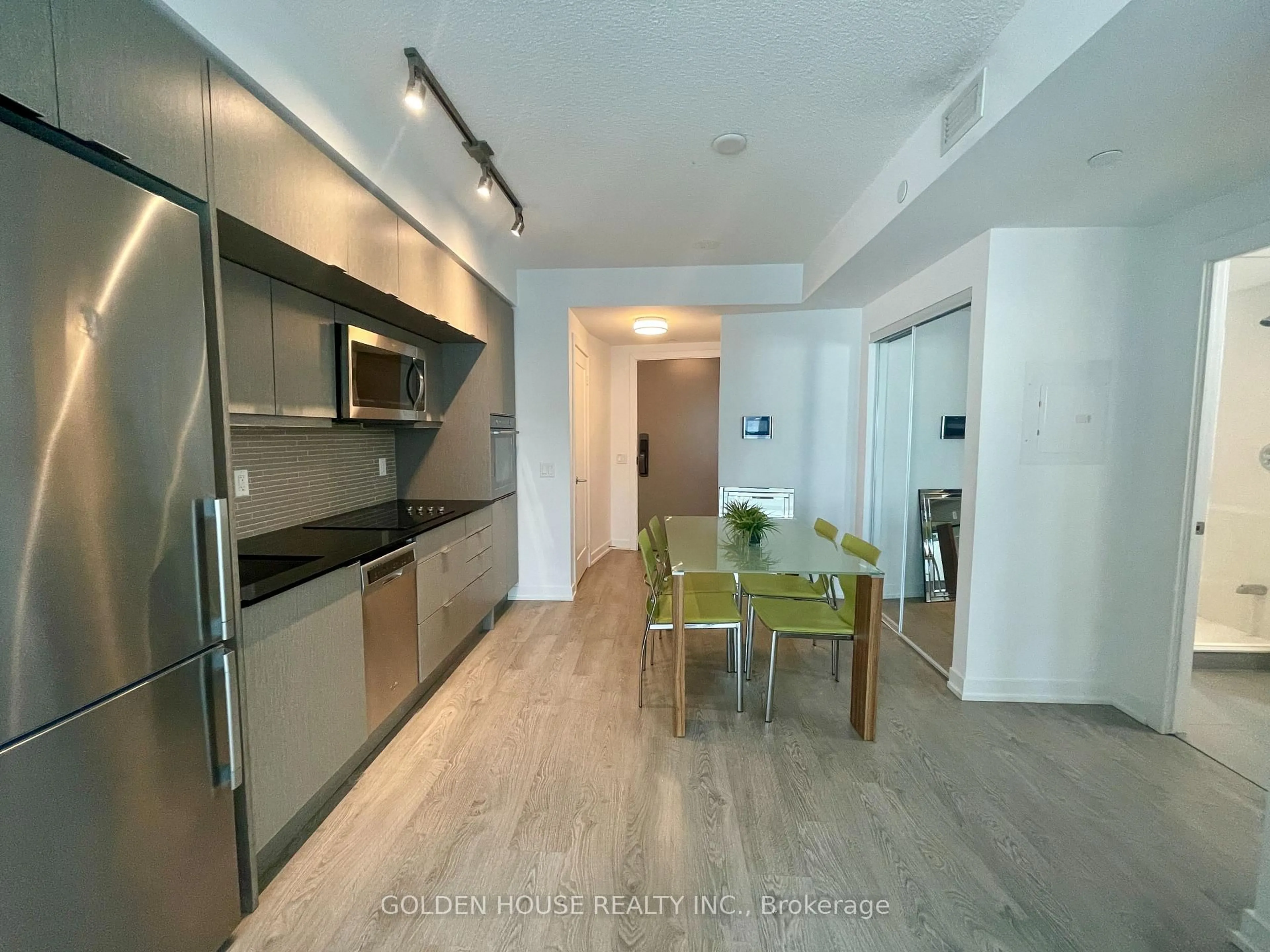 Unknown for 10 York St #1602, Toronto Ontario M5J 0E1