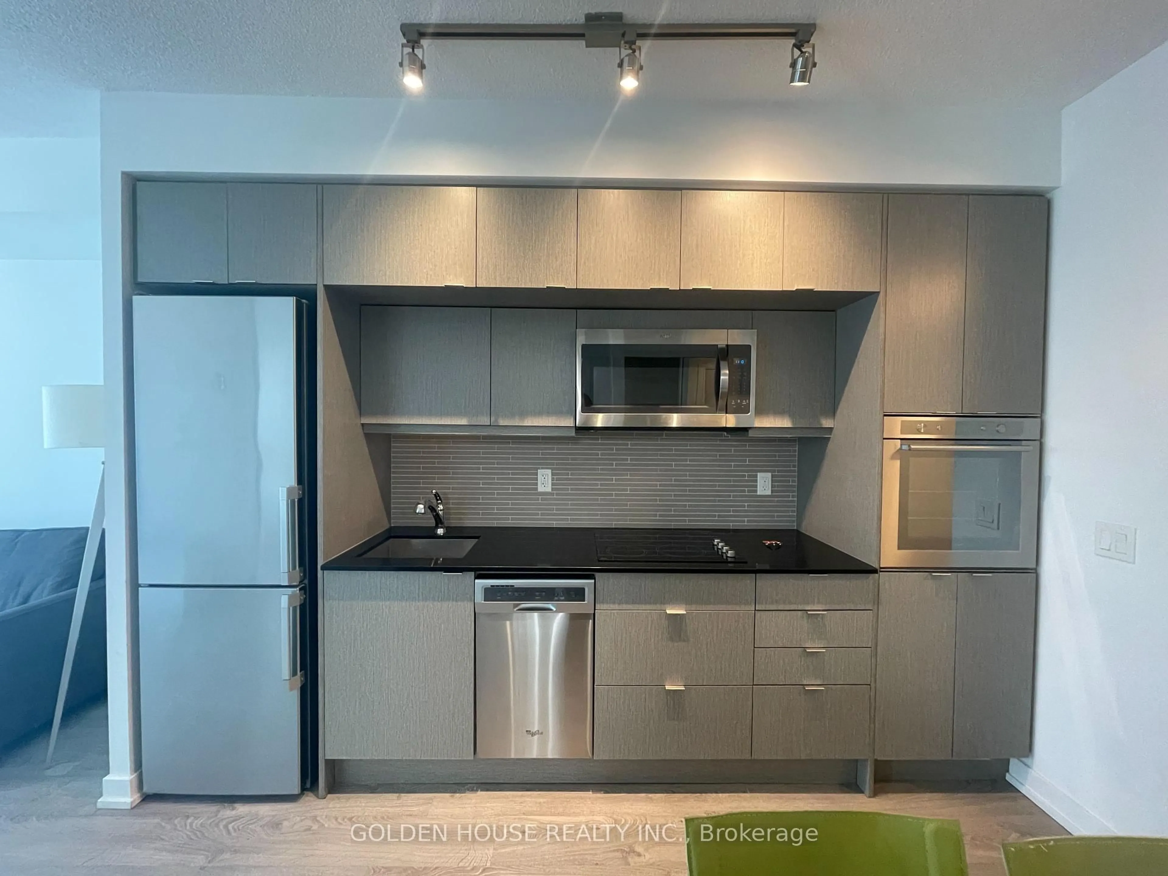 Standard kitchen, unknown for 10 York St #1602, Toronto Ontario M5J 0E1