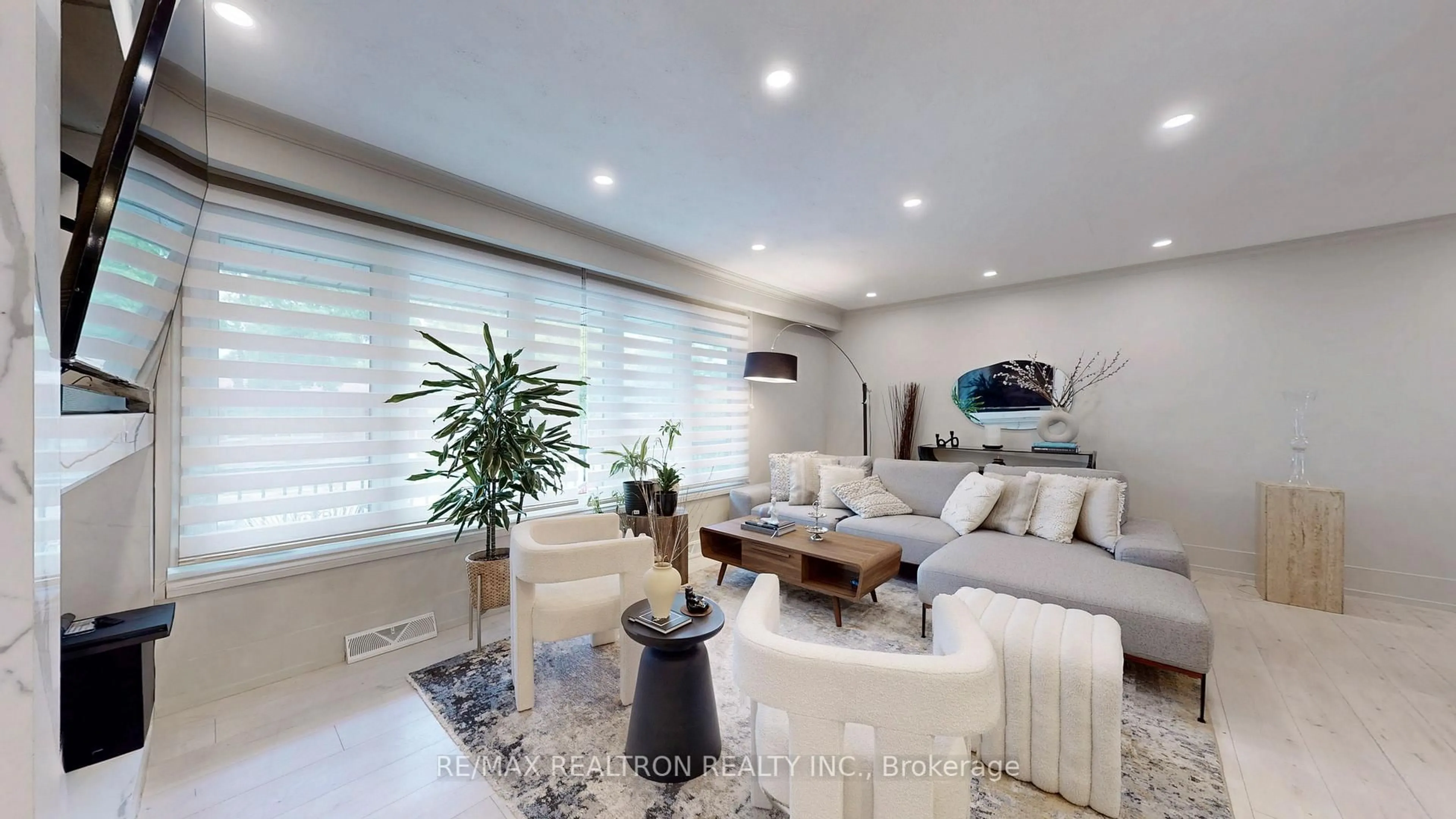 Living room with furniture, unknown for 253 Searle Ave, Toronto Ontario M3H 4C1