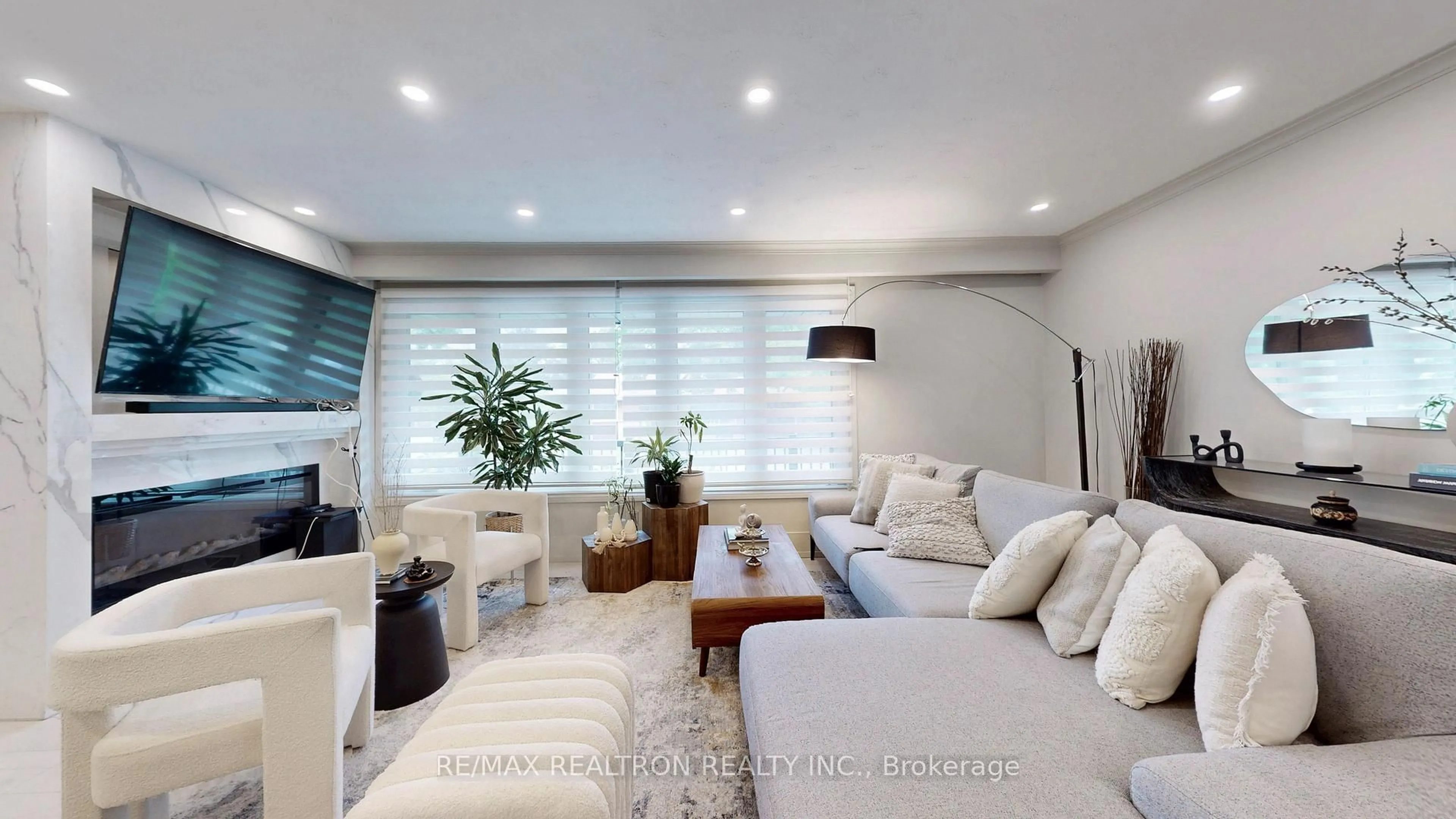 Living room with furniture, unknown for 253 Searle Ave, Toronto Ontario M3H 4C1