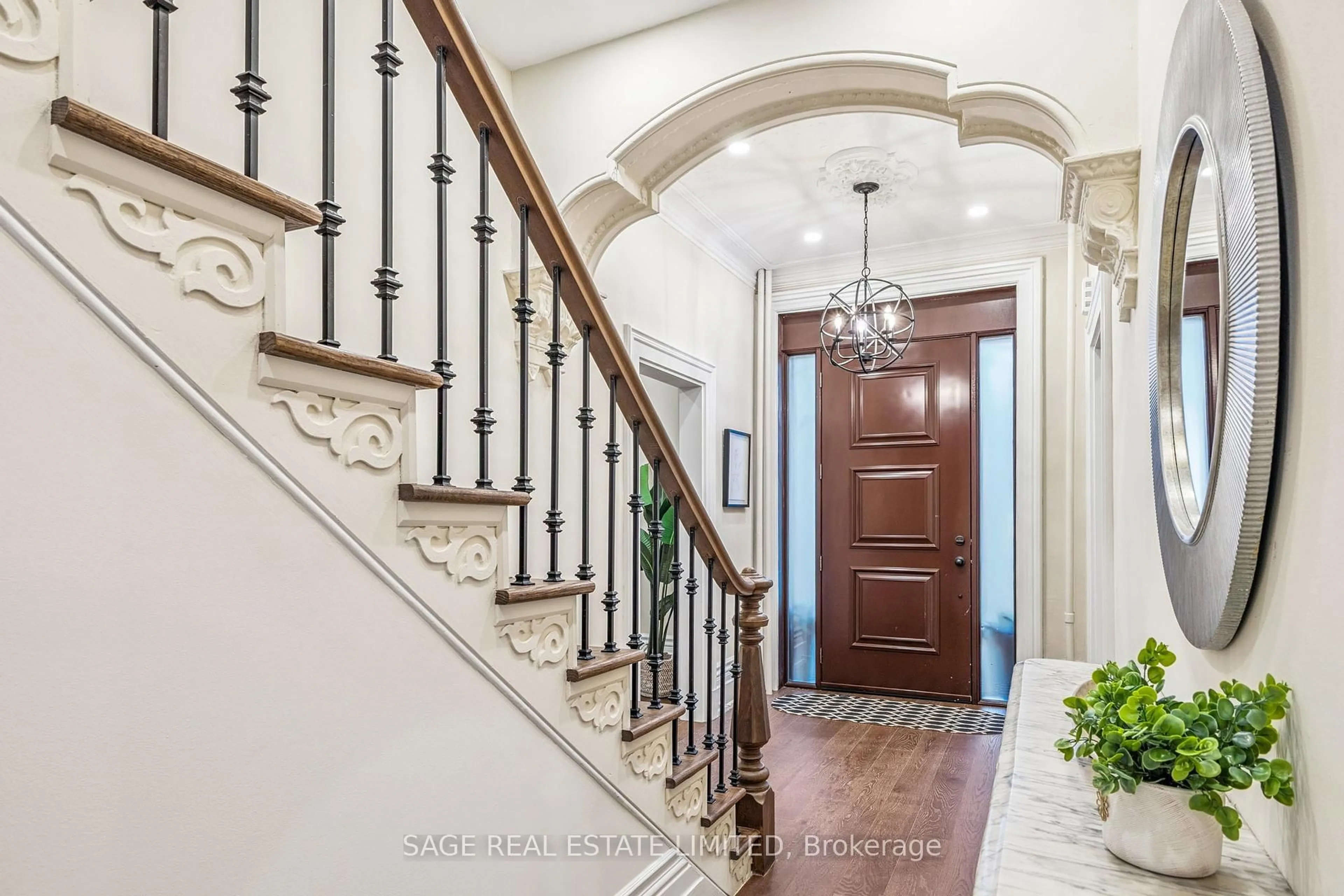 Indoor entryway for 14 Halton St, Toronto Ontario M6J 1R3