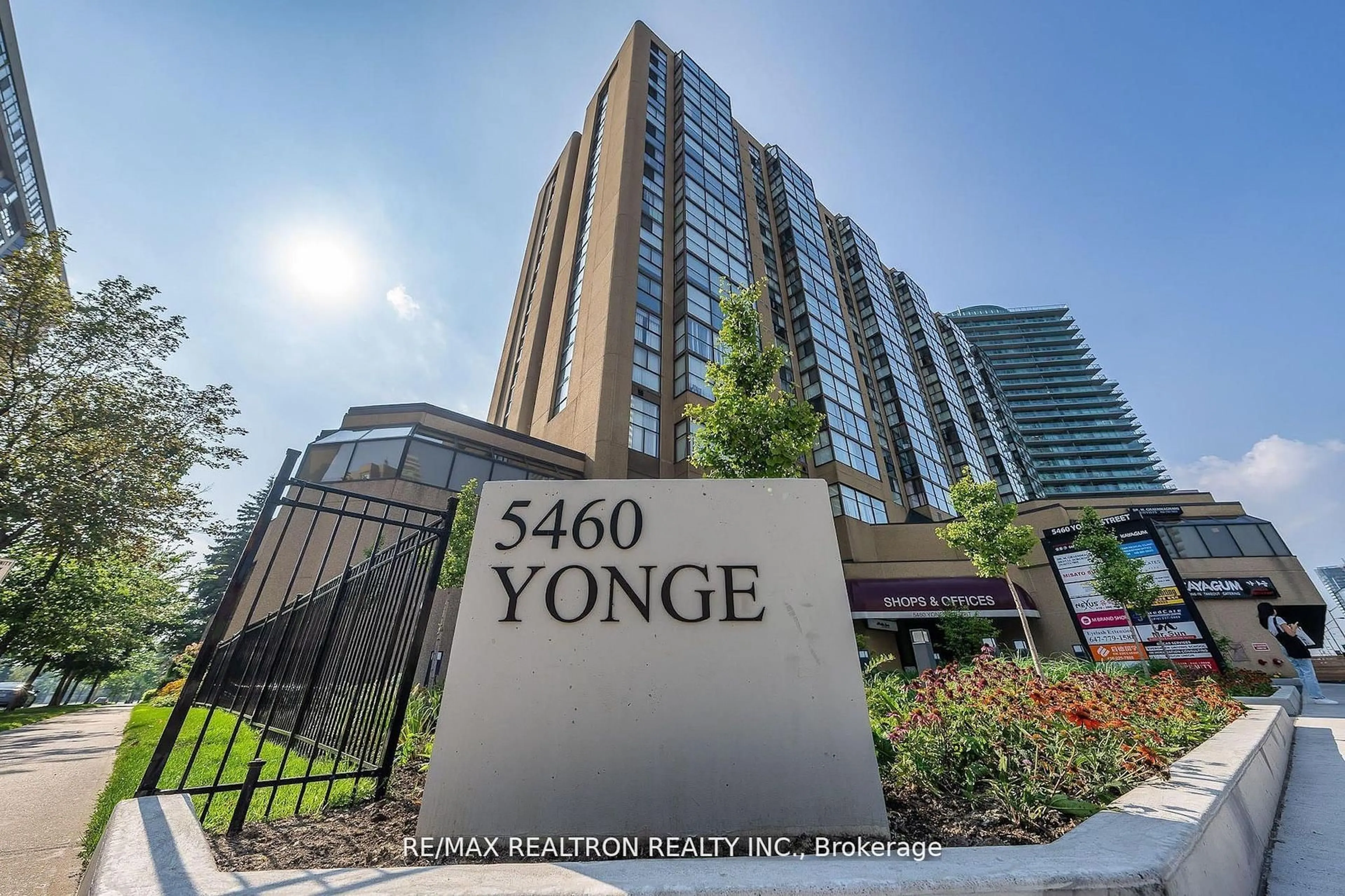 Indoor foyer for 5460 Yonge St #1505, Toronto Ontario M2N 6K7