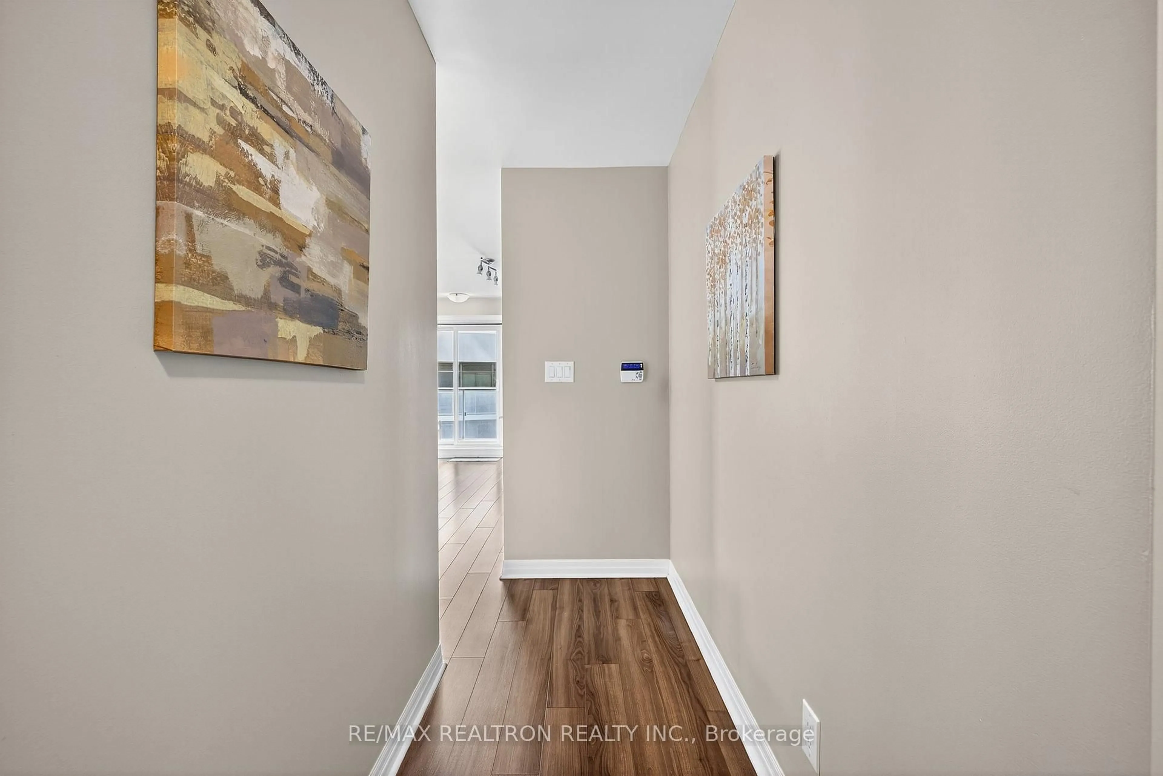 Indoor entryway for 2015 Sheppard Ave #301, Toronto Ontario M2J 0B3