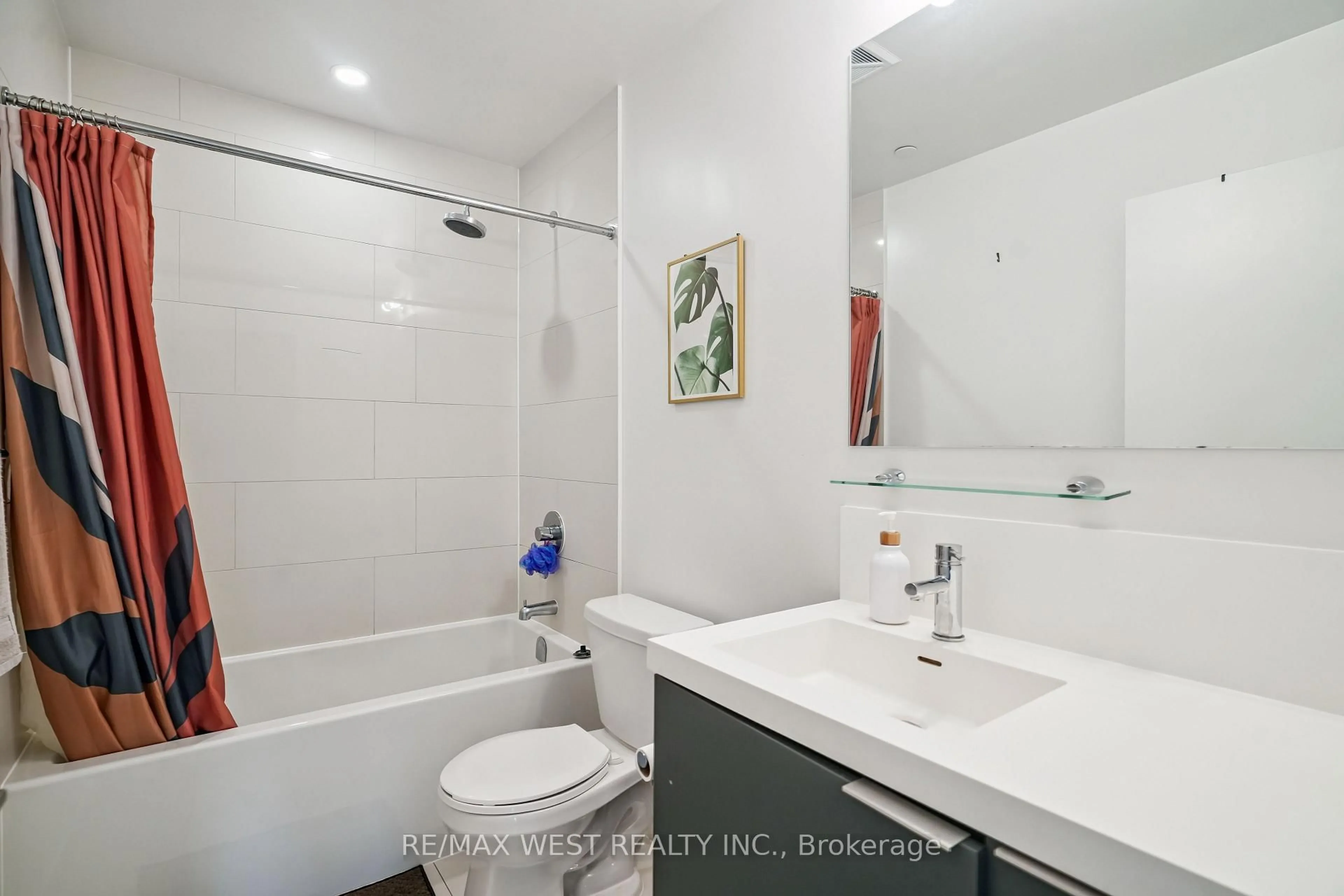 Standard bathroom, ceramic/tile floor for 225 Sumach St #505, Toronto Ontario M5A 0P8