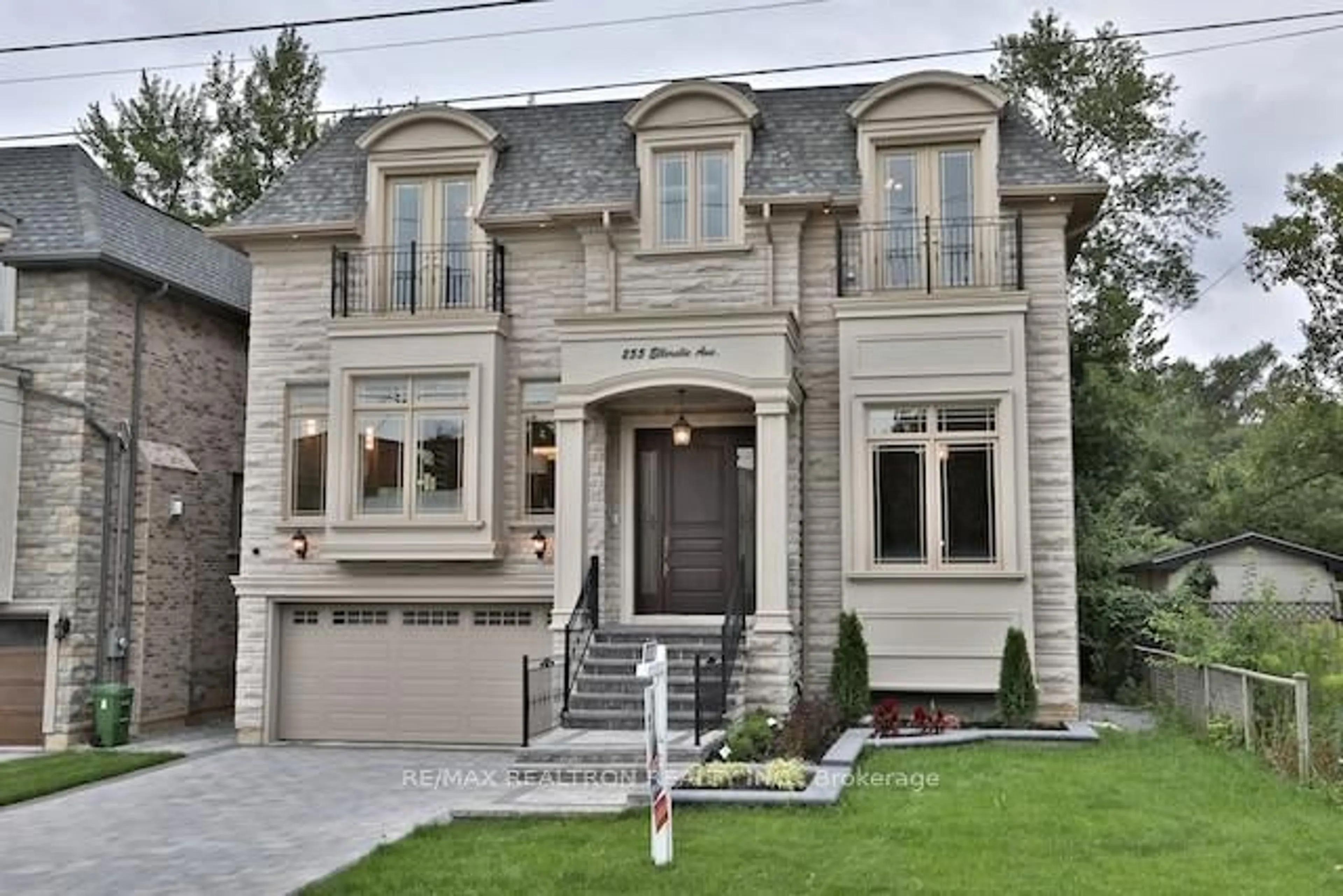 Home with brick exterior material, street for 255 Ellerslie Ave, Toronto Ontario M2N 1Y5