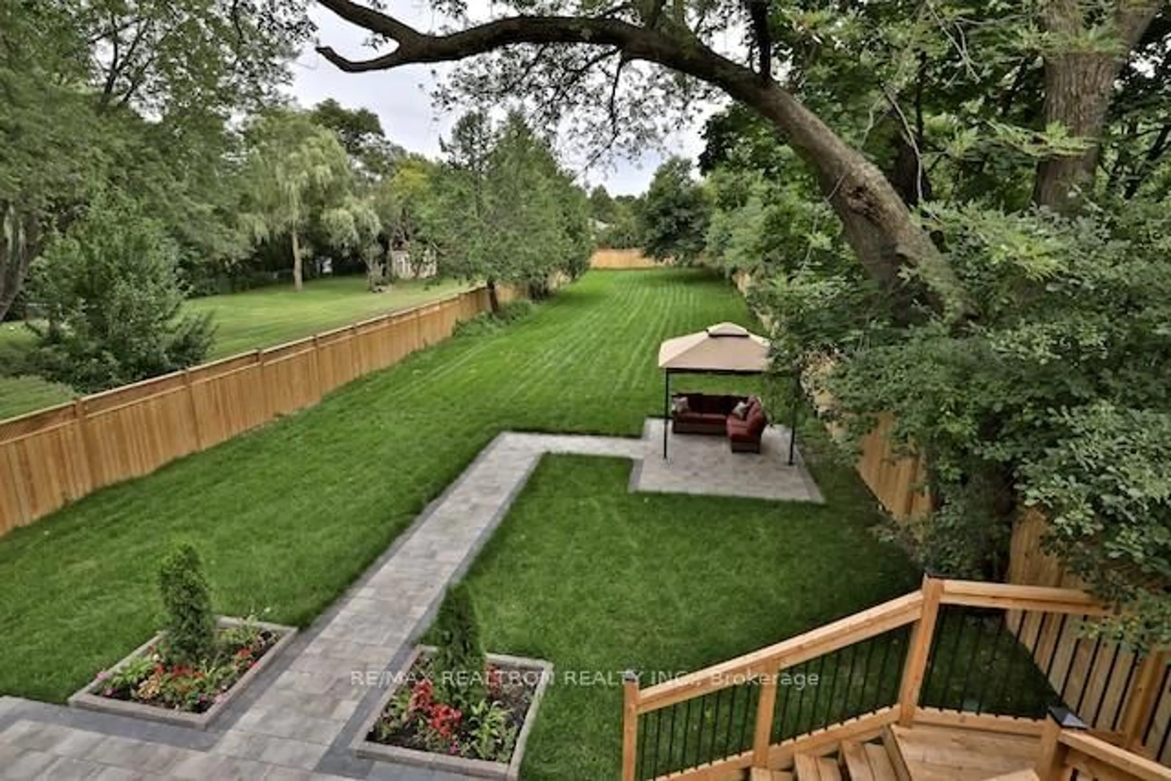 Patio, street for 255 Ellerslie Ave, Toronto Ontario M2N 1Y5