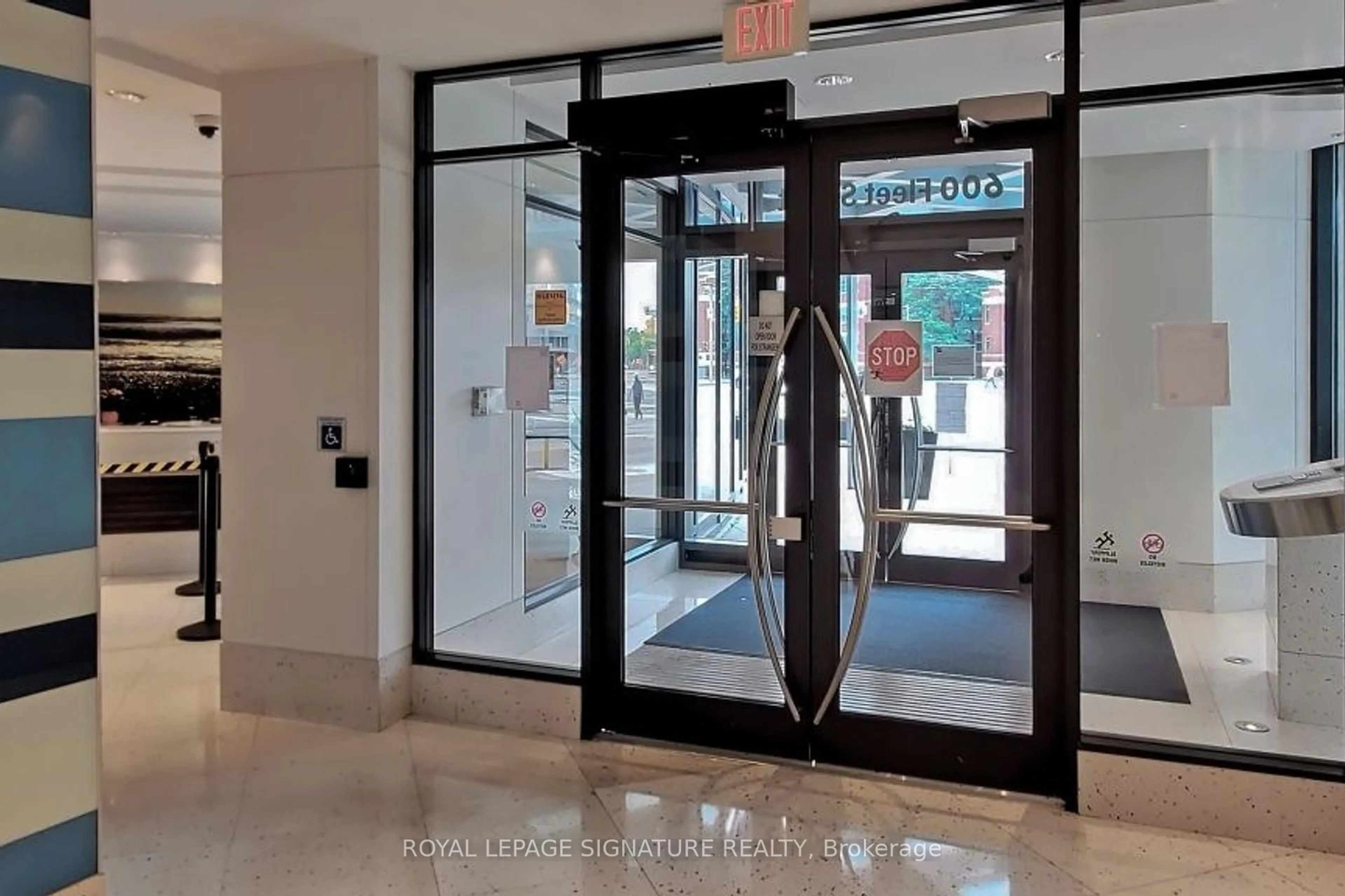 Indoor foyer for 600 Fleet St #1012, Toronto Ontario M5V 1B7