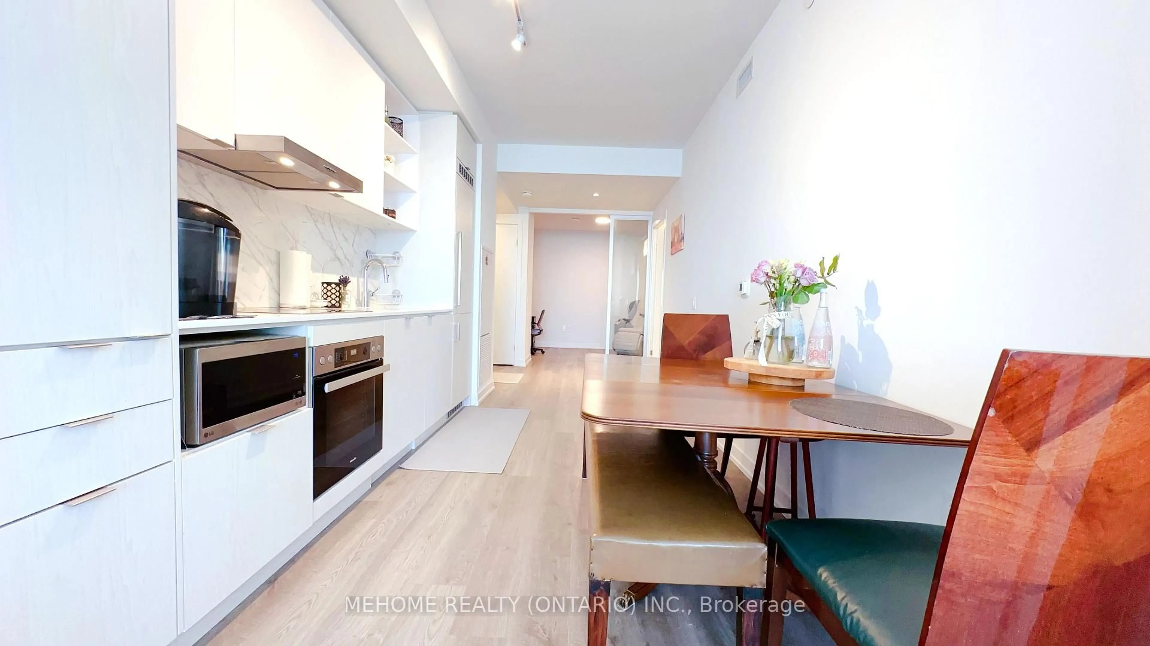 Open concept kitchen, wood/laminate floor for 55 Cooper St #6210, Toronto Ontario M5E 0G1