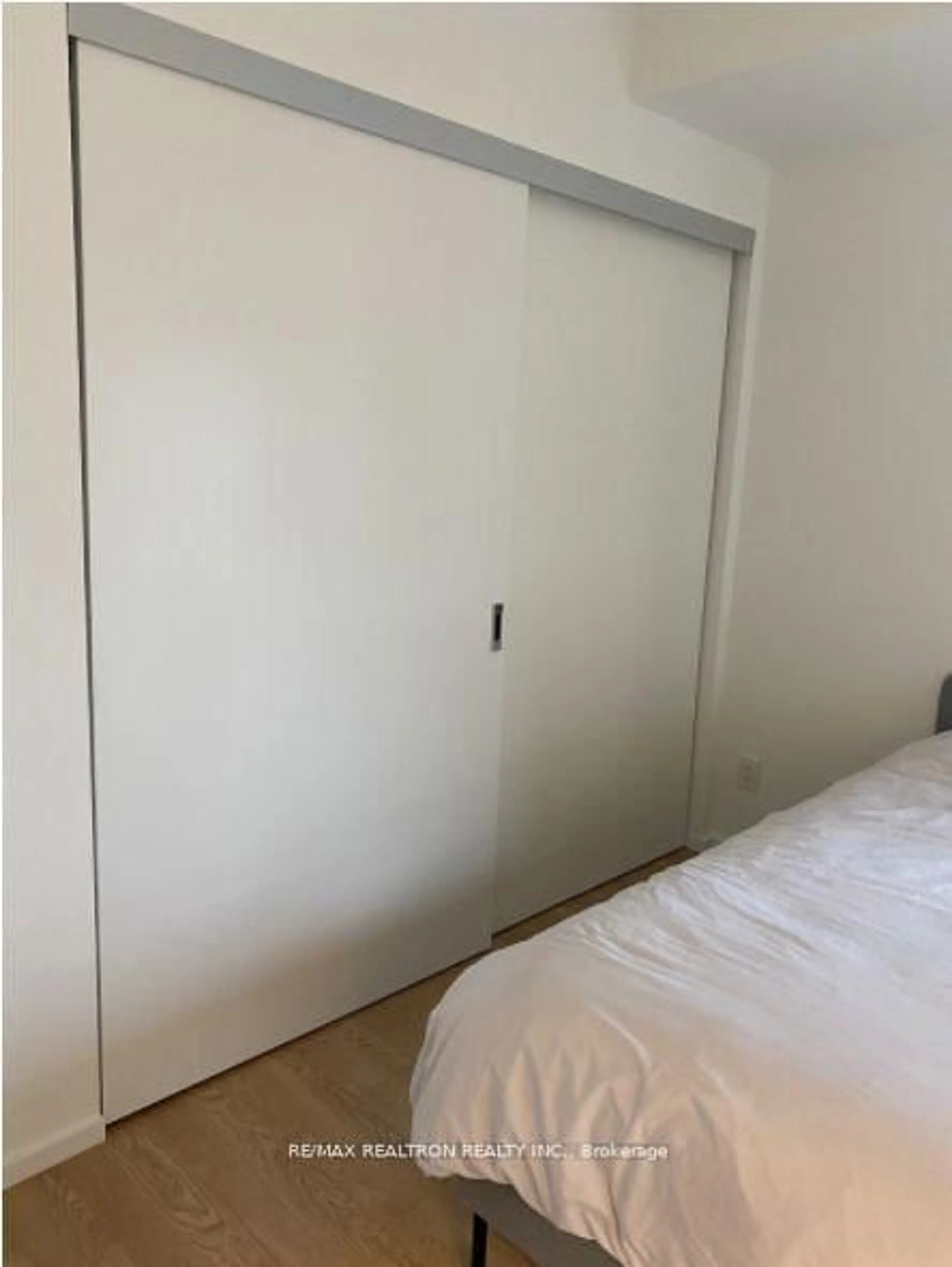 A pic of a room for 8 Charlotte St #1008, Toronto Ontario M5V 0K4