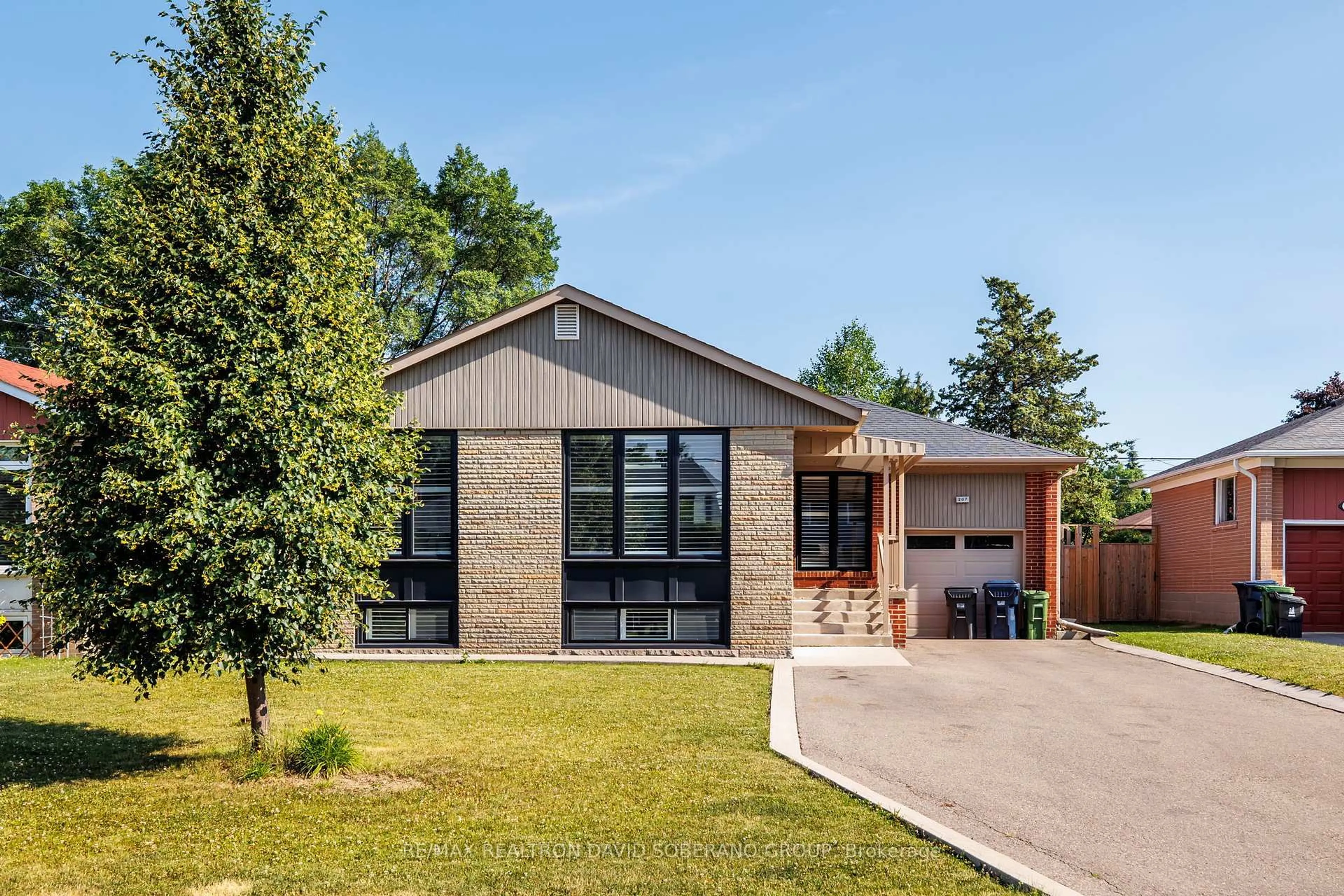Home with brick exterior material, unknown for 207 Searle Ave, Toronto Ontario M3H 4B6