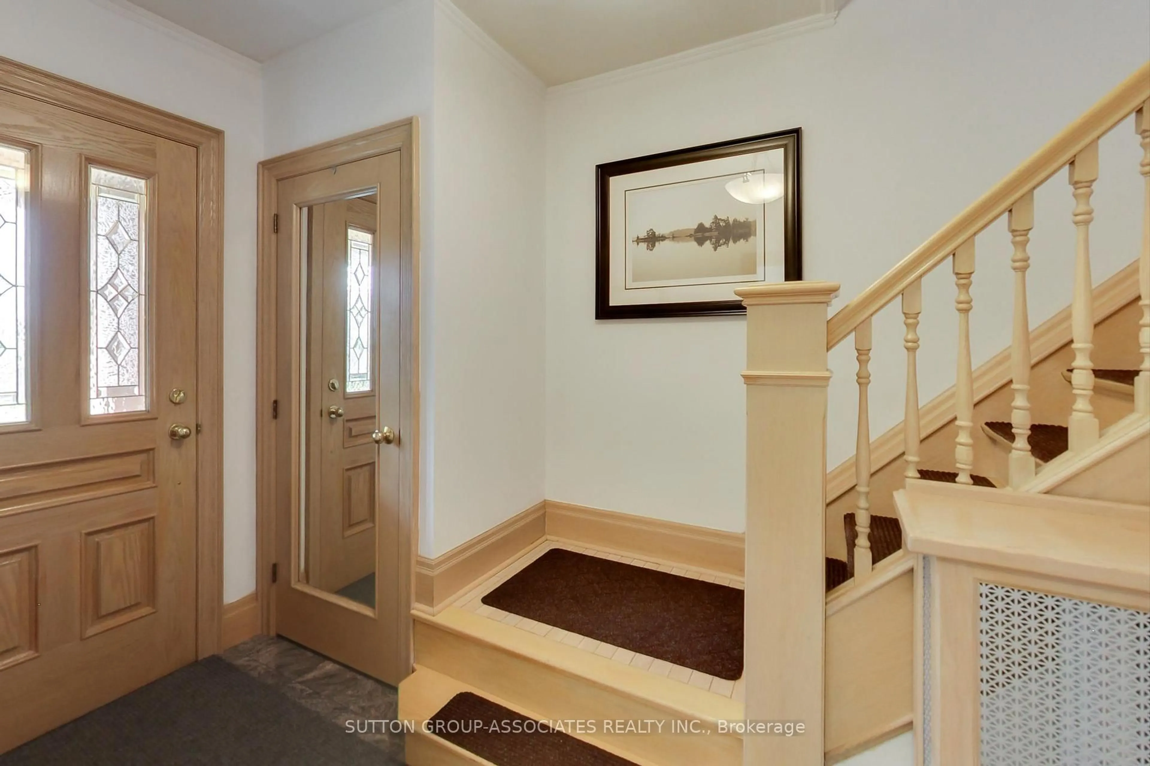 Indoor foyer for 155 Maplewood Ave, Toronto Ontario M6C 1J8