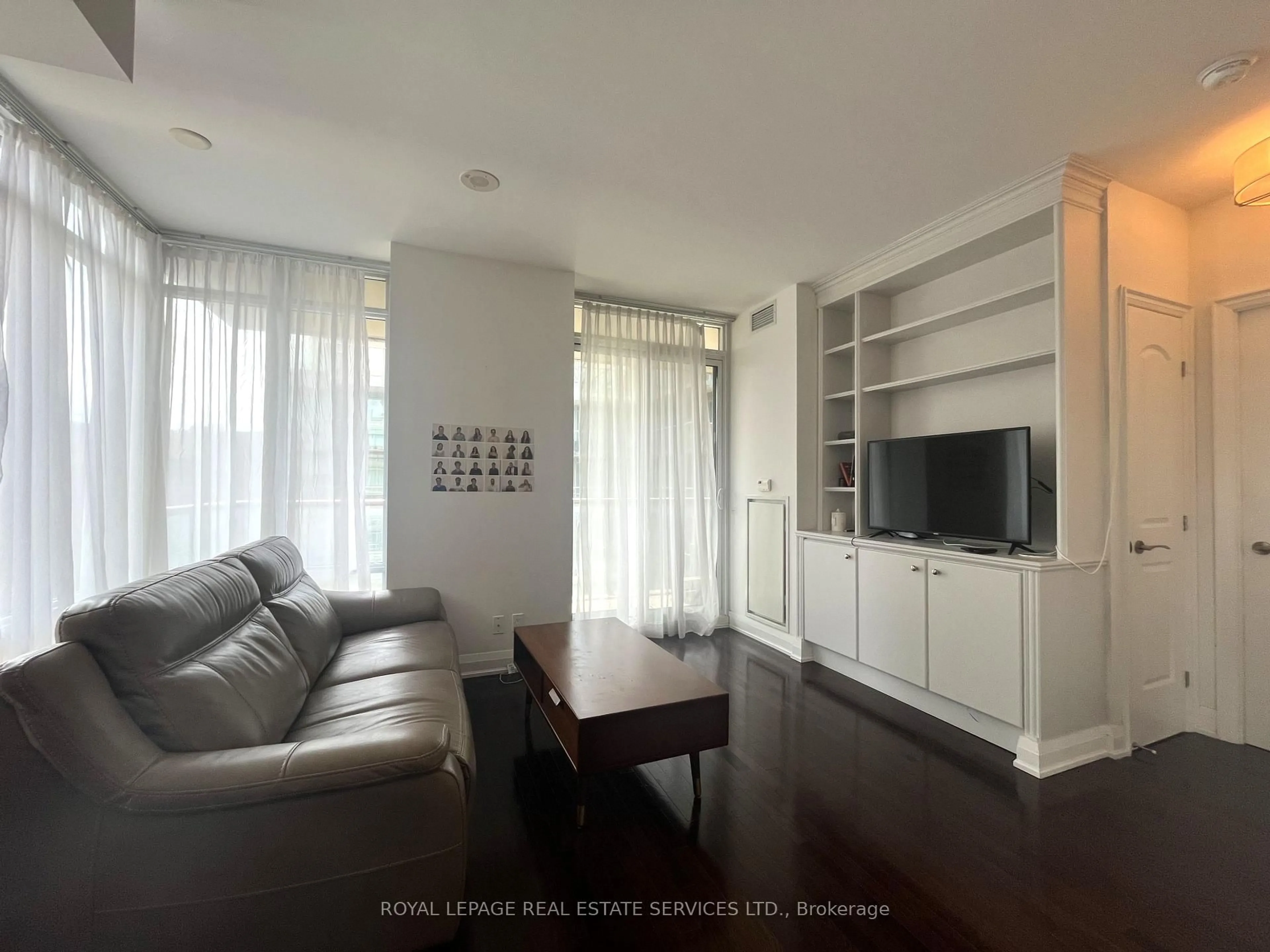 Living room with furniture, wood/laminate floor for 1 Bedford Rd #715, Toronto Ontario M5R 2B5