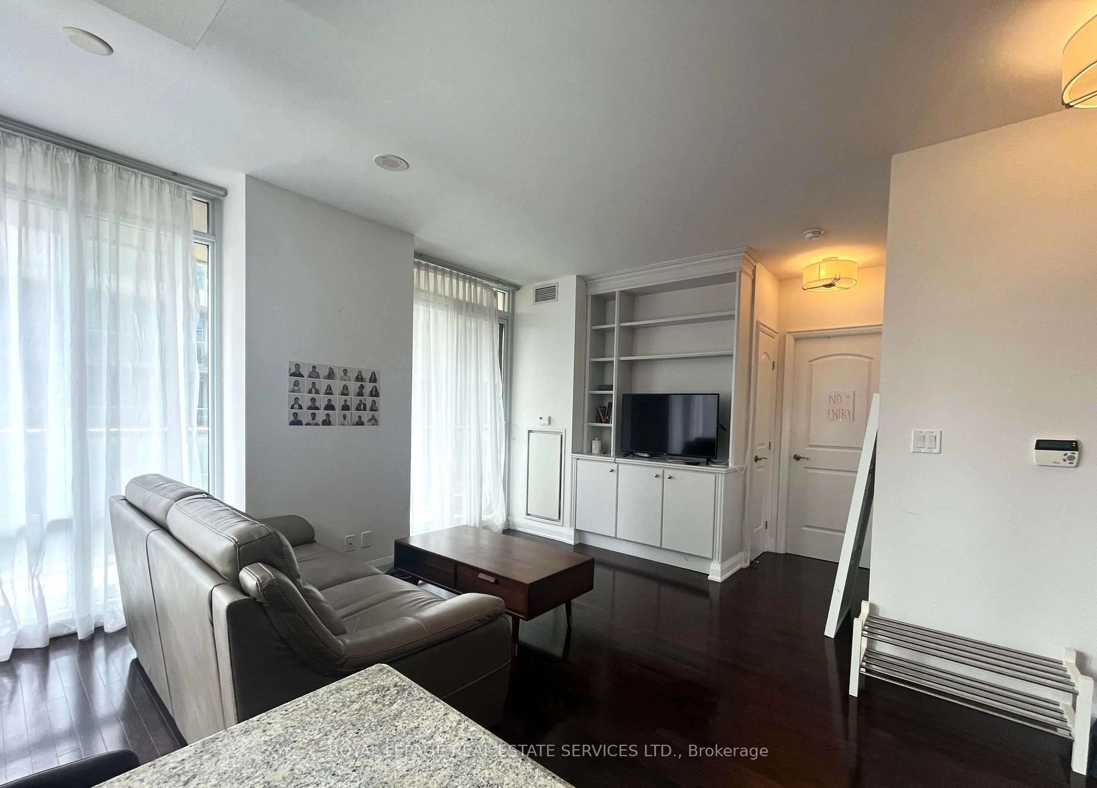 Living room with furniture, wood/laminate floor for 1 Bedford Rd #715, Toronto Ontario M5R 2B5