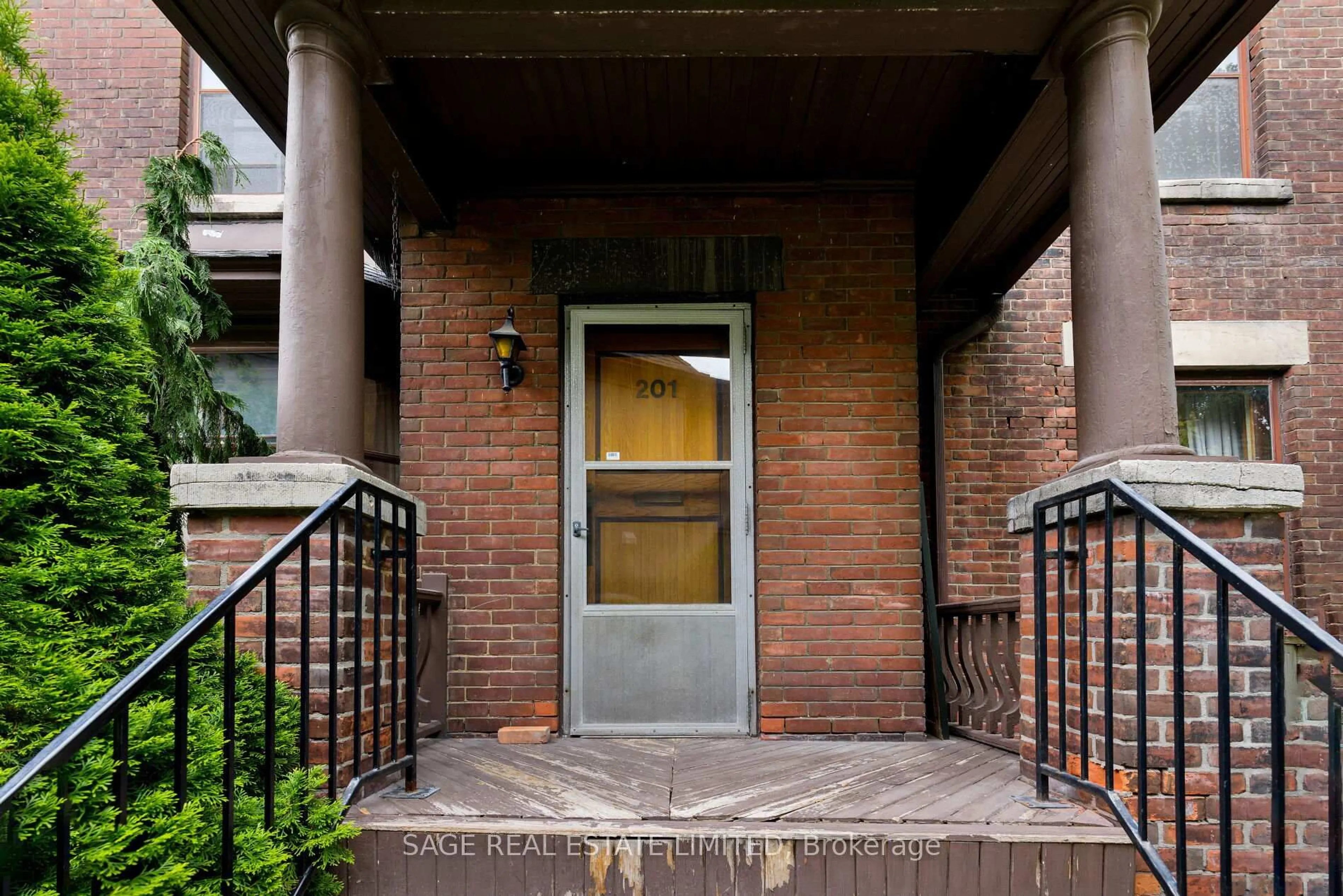 Unknown for 201 Sutherland Dr, Toronto Ontario M4G 1J1