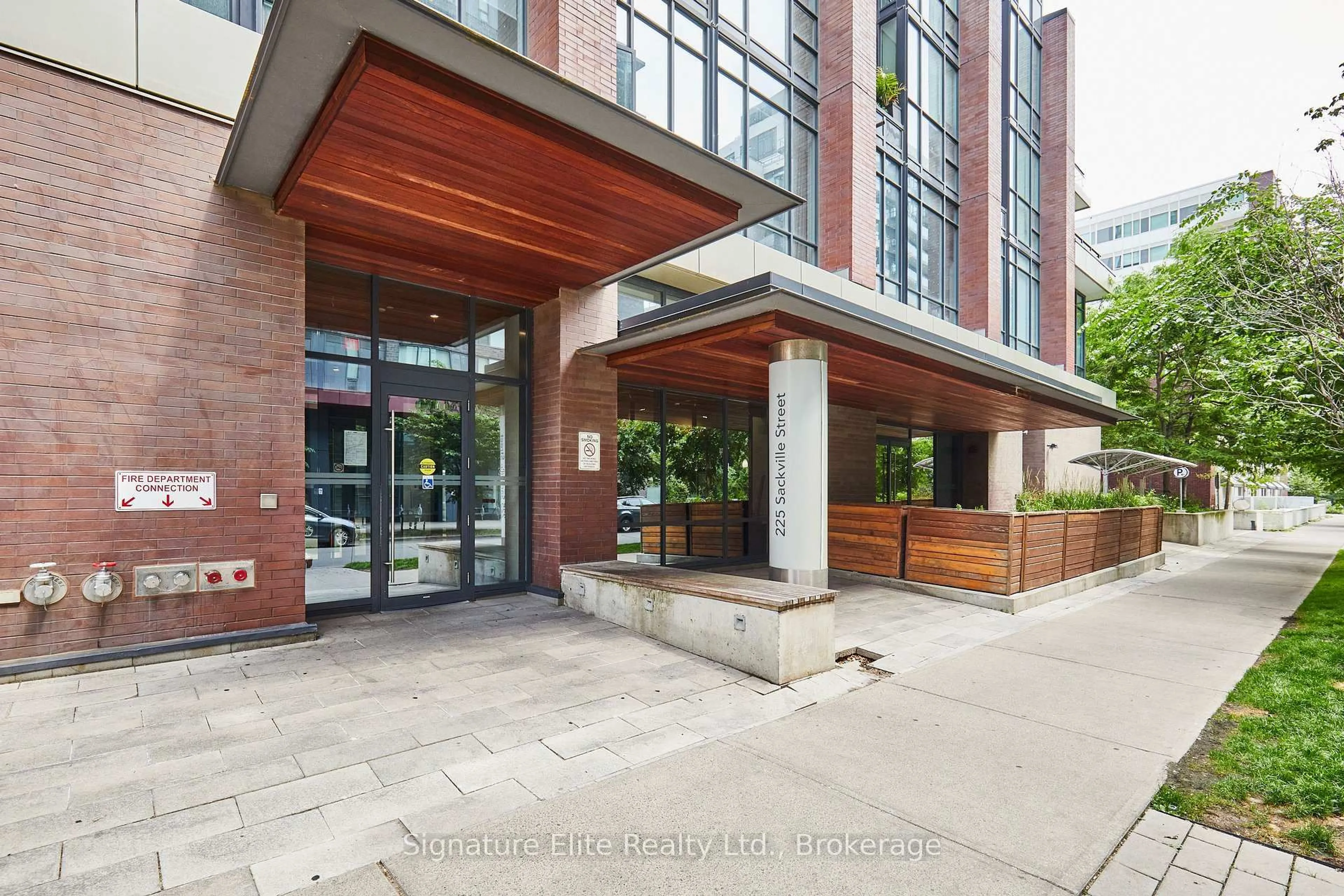 Indoor foyer for 225 Sackville St #1907, Toronto Ontario M5A 0B9