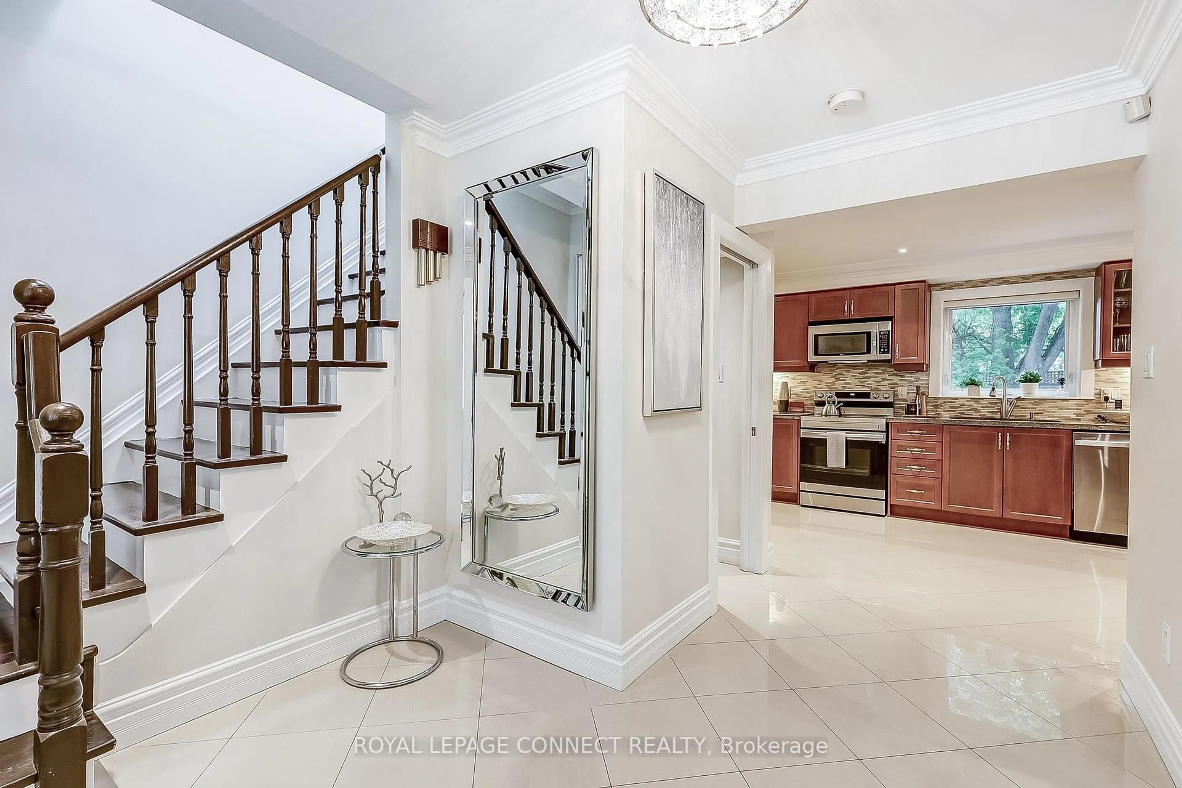 Indoor entryway for 73 Cassandra Blvd, Toronto Ontario M3A 1S7