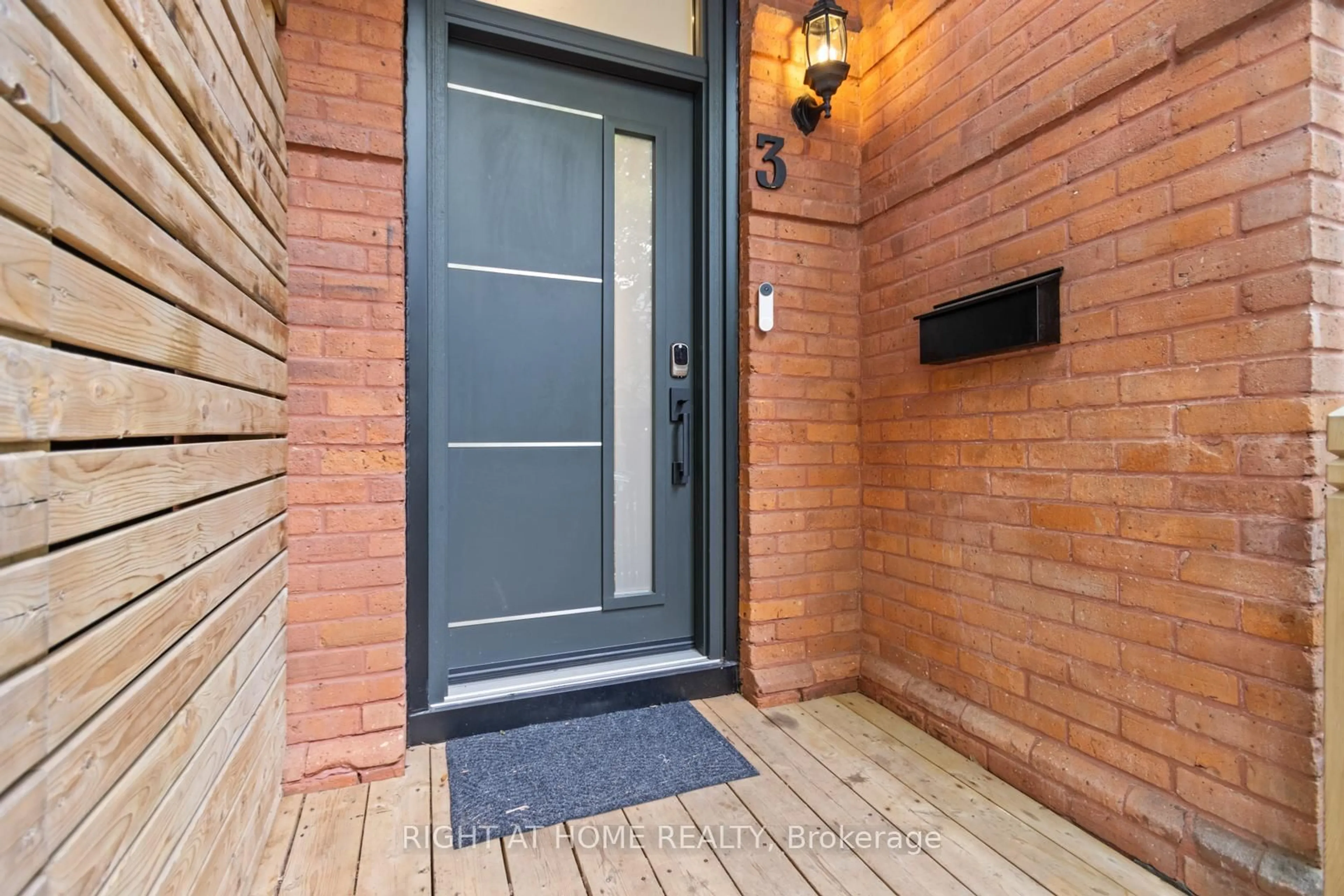 Indoor entryway for 3 Olive Ave, Toronto Ontario M6G 1T7