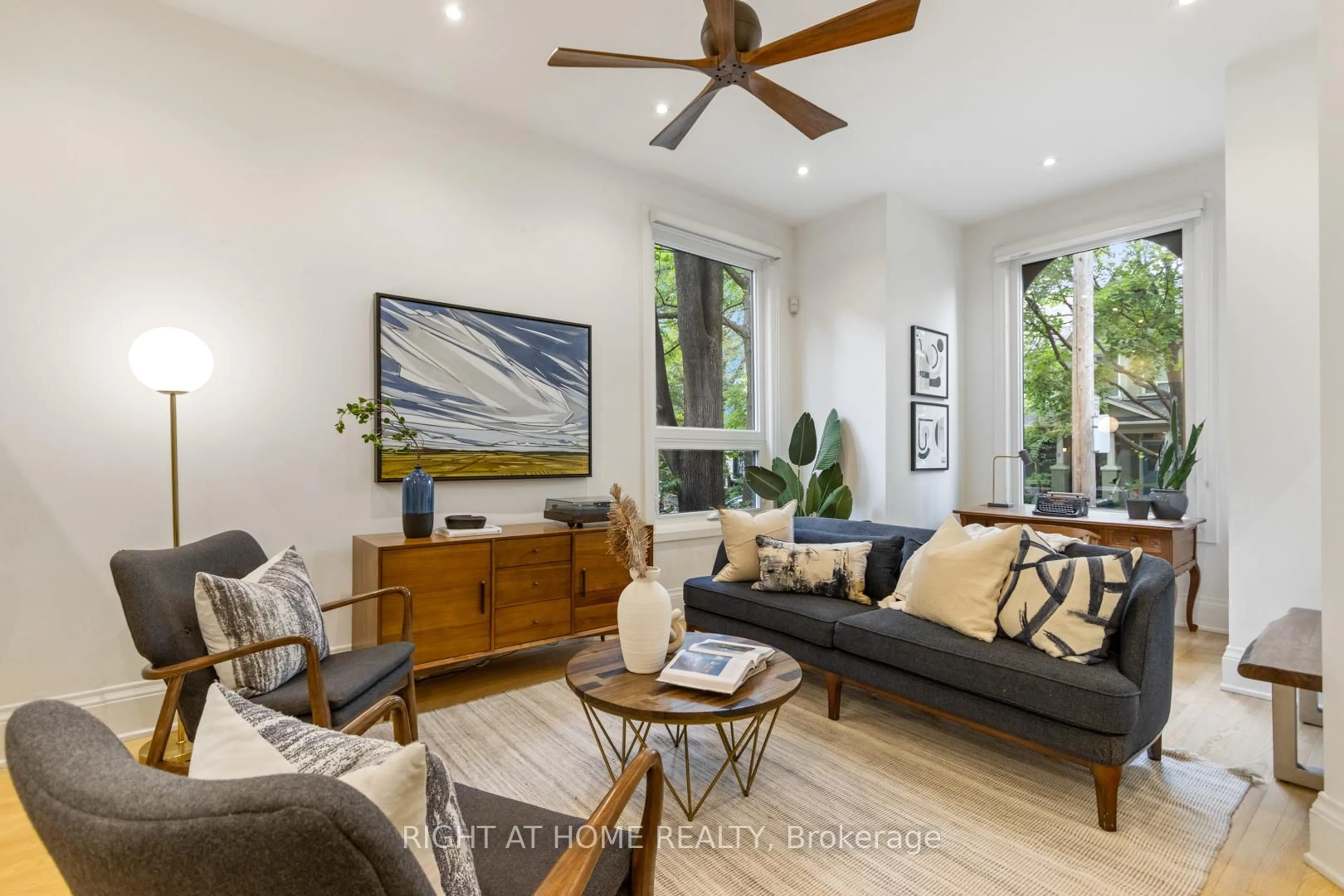 Living room with furniture, unknown for 3 Olive Ave, Toronto Ontario M6G 1T7