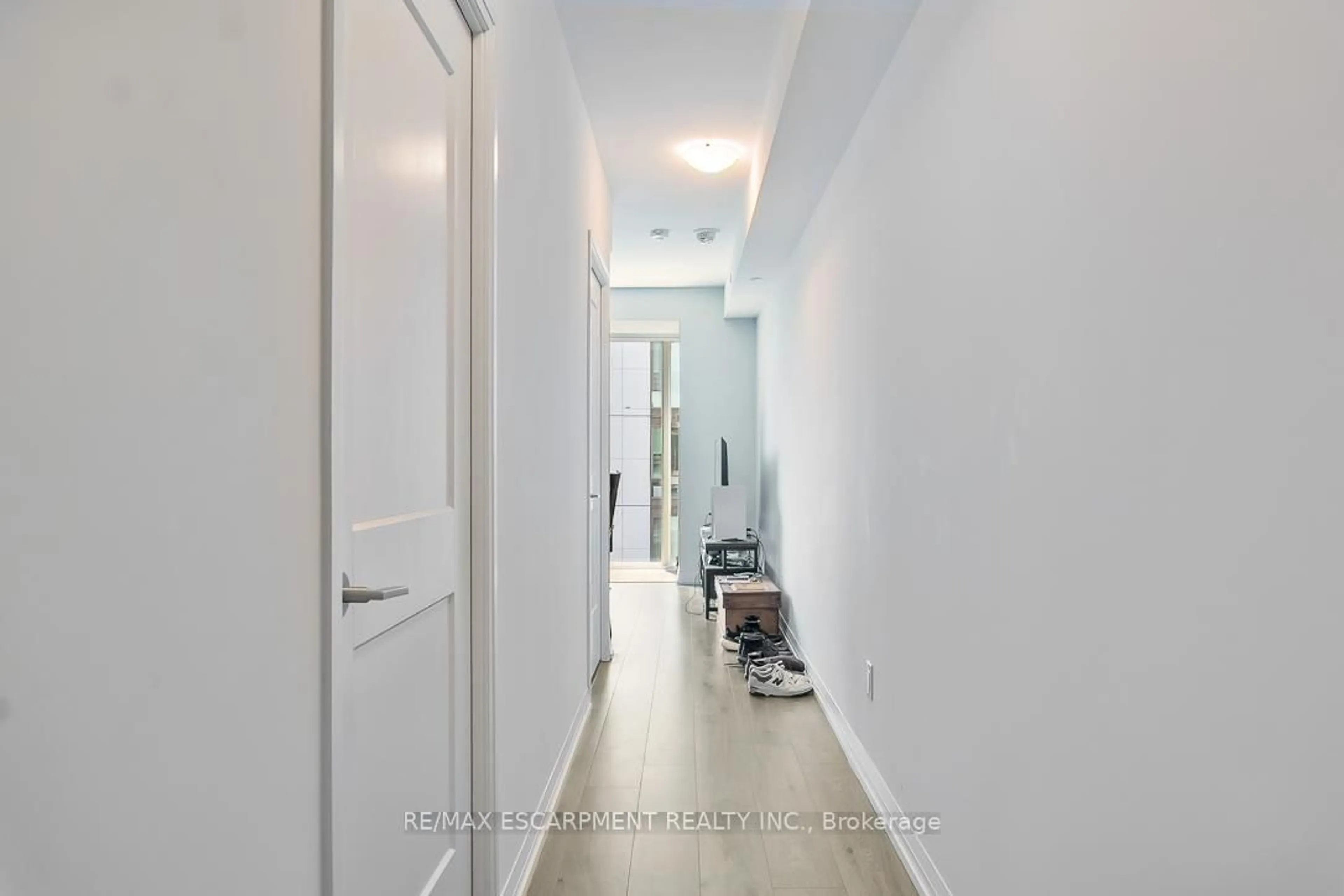 Indoor entryway for 28 Widmer St #4021, Toronto Ontario M5V 0T2
