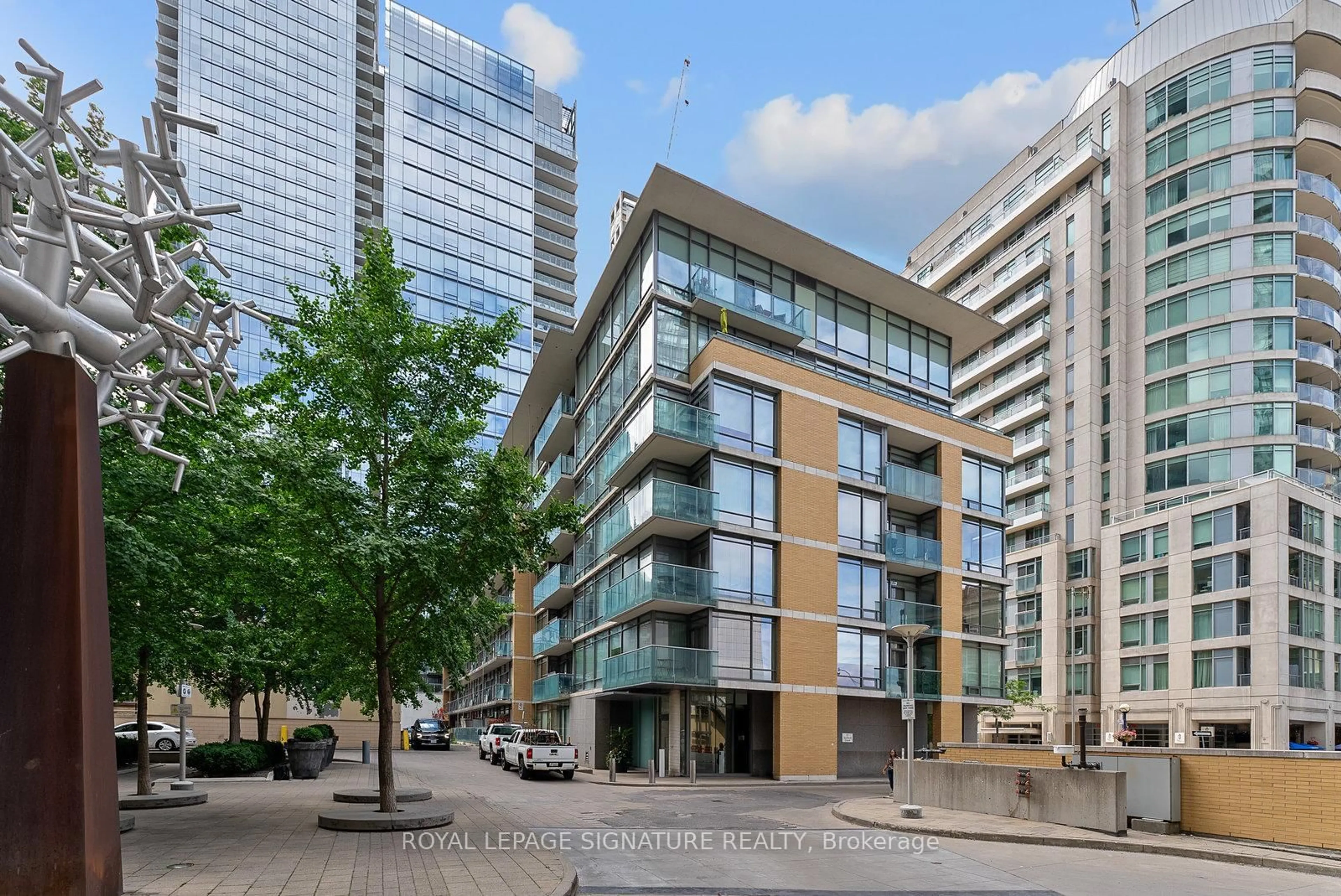 A pic from outside/outdoor area/front of a property/back of a property/a pic from drone, unknown for 21 Scollard St #209, Toronto Ontario M5R 1G1