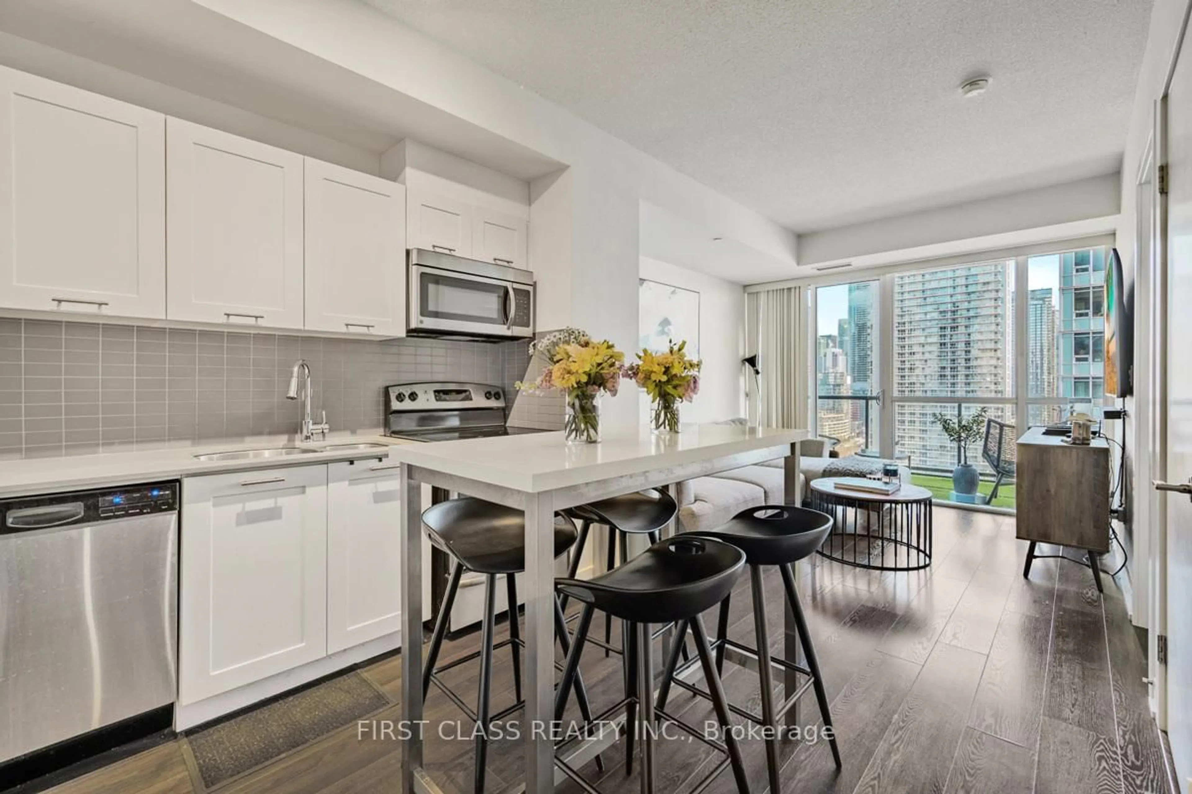 Open concept kitchen, unknown for 20 Bruyeres Mews #2308, Toronto Ontario M5V 0G8