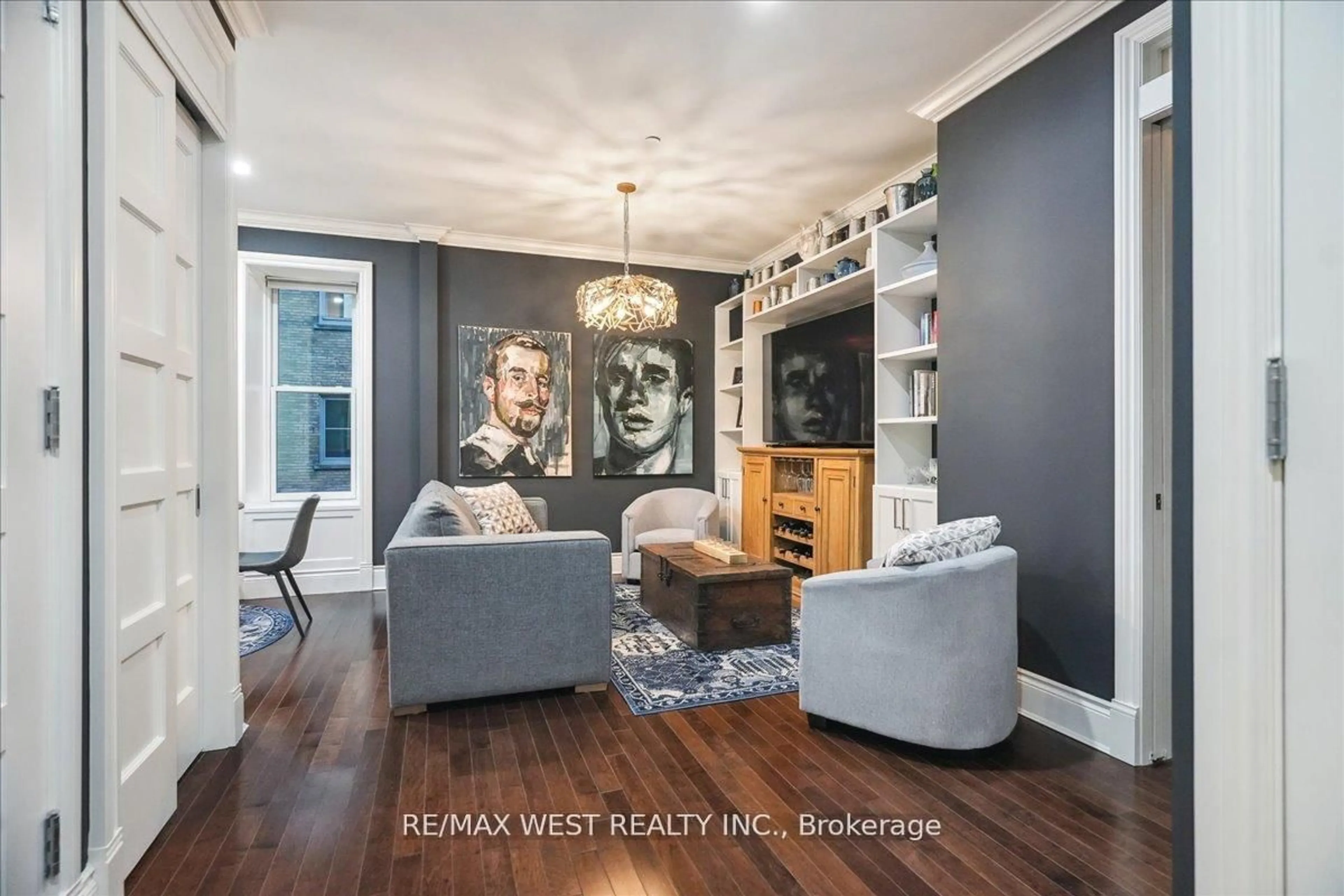 Living room with furniture, wood/laminate floor for 22 Leader Lane #545, Toronto Ontario M5E 0B2