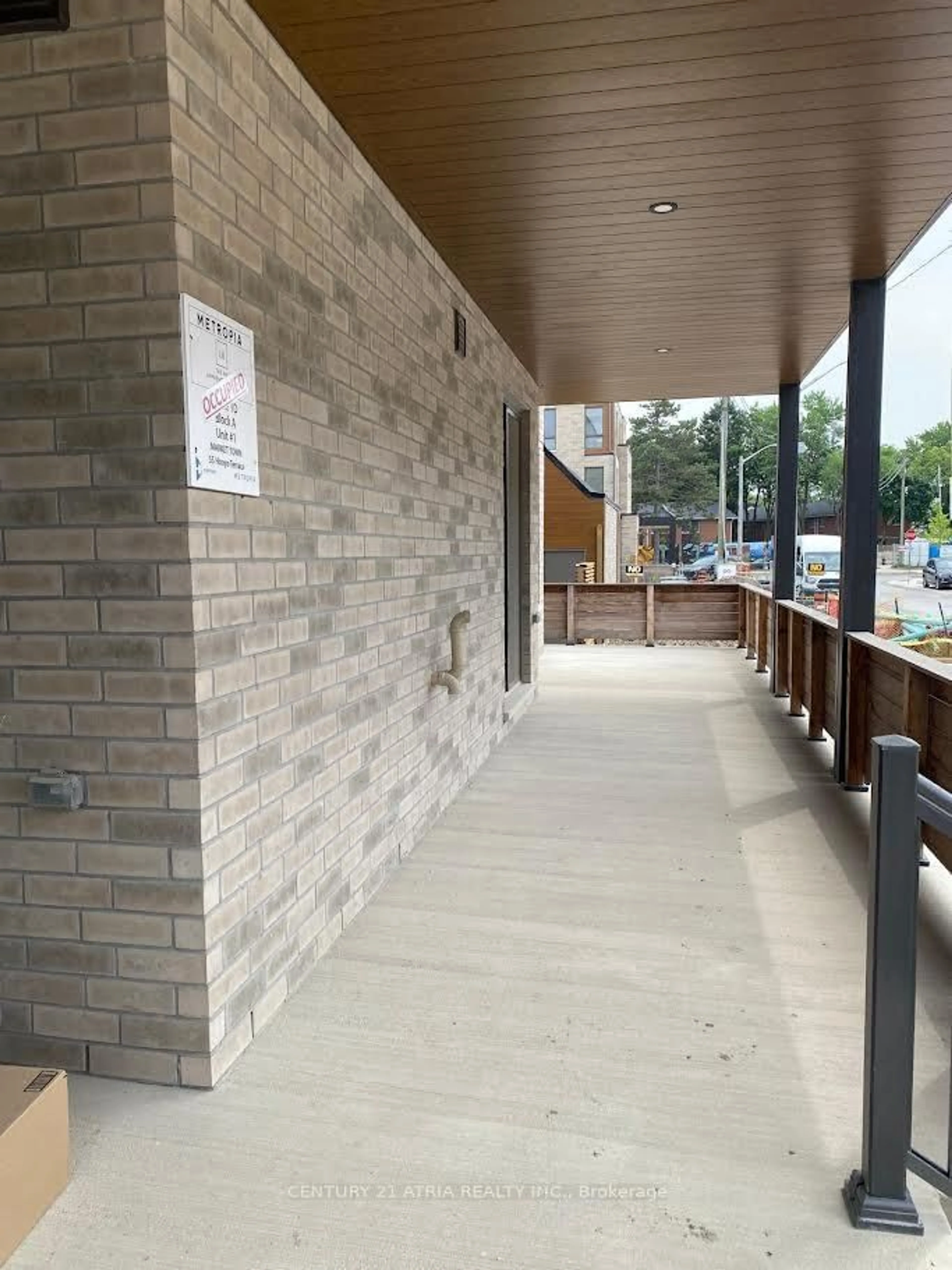 Indoor foyer for 55 Hooyo Terr, Toronto Ontario M6A 0G1