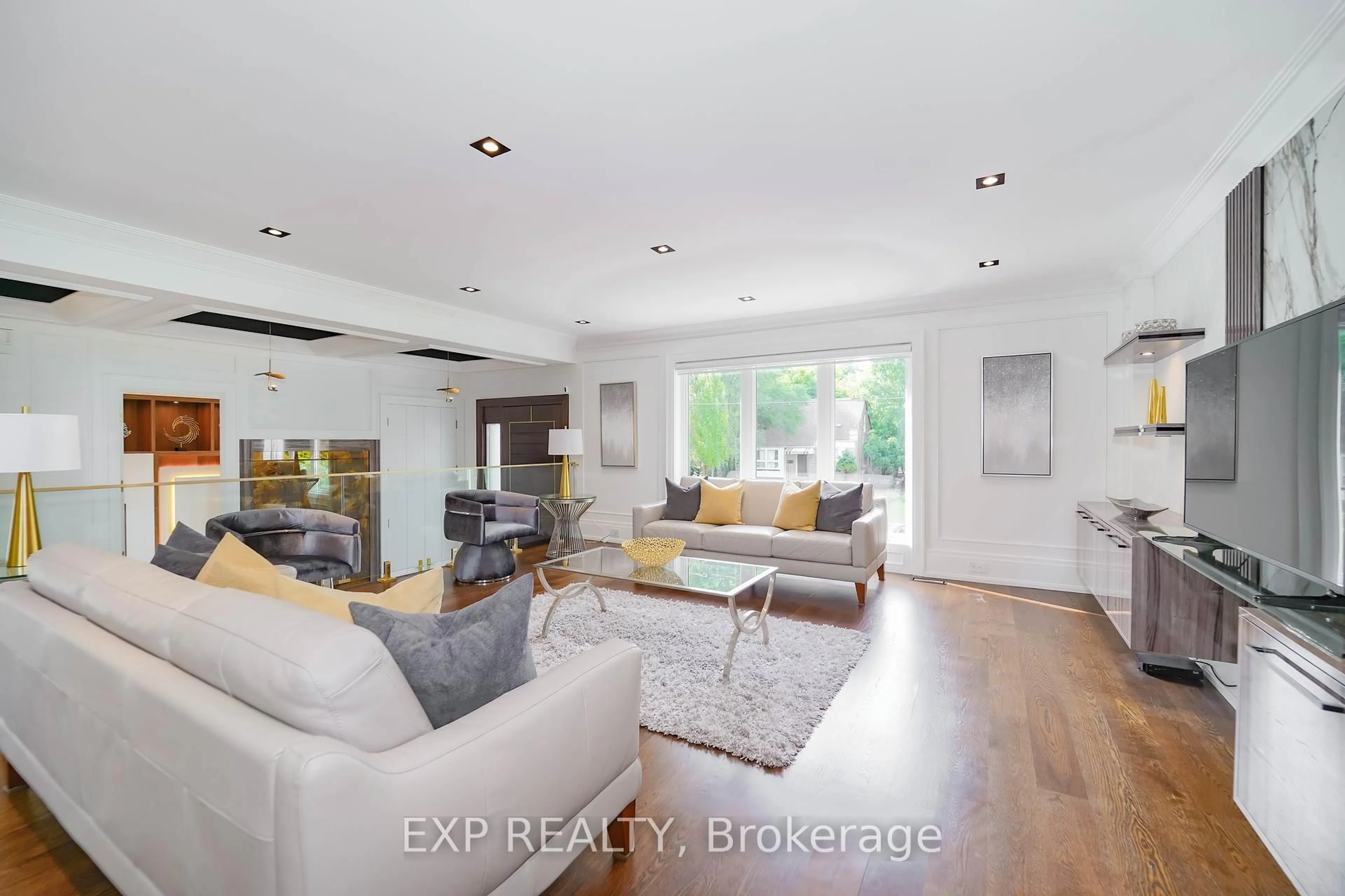Living room with furniture, unknown for 32 Athabaska Ave, Toronto Ontario M2M 2T7