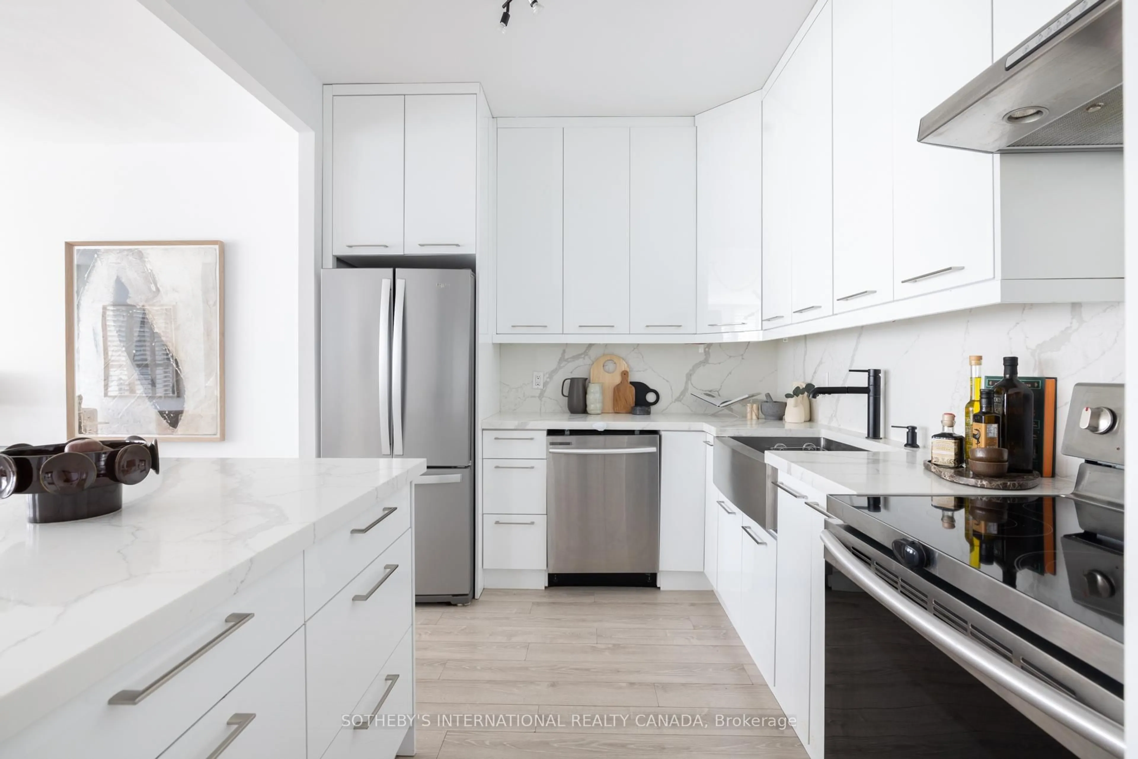 Contemporary kitchen, unknown for 20 Fashion Roseway Way #107, Toronto Ontario M2N 6B5