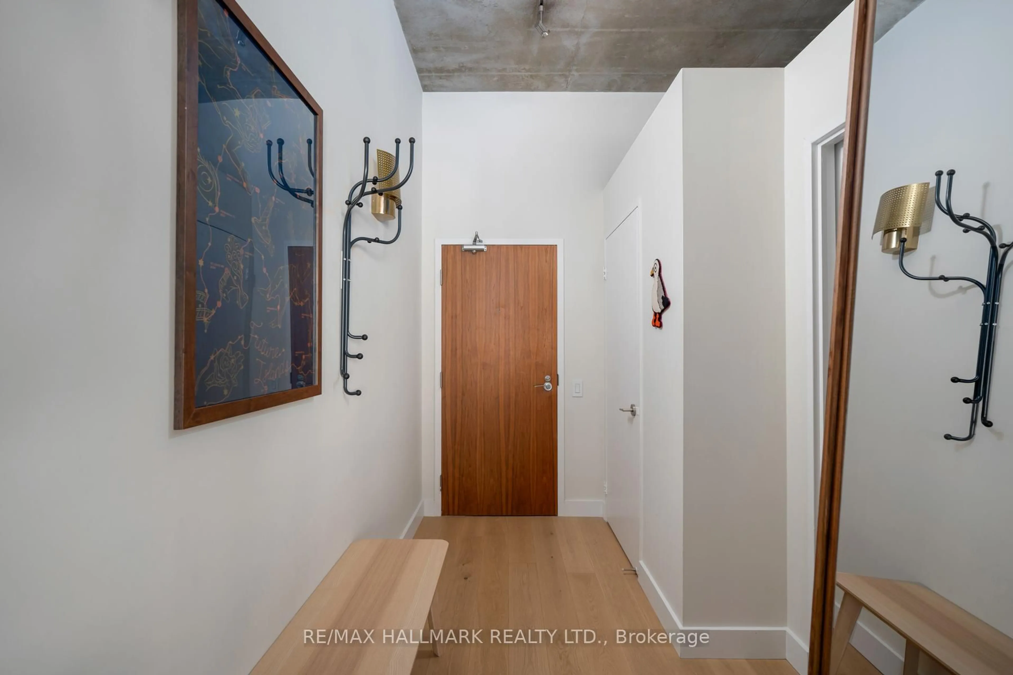 Indoor entryway for 36 Charlotte St #605, Toronto Ontario M5V 3P7