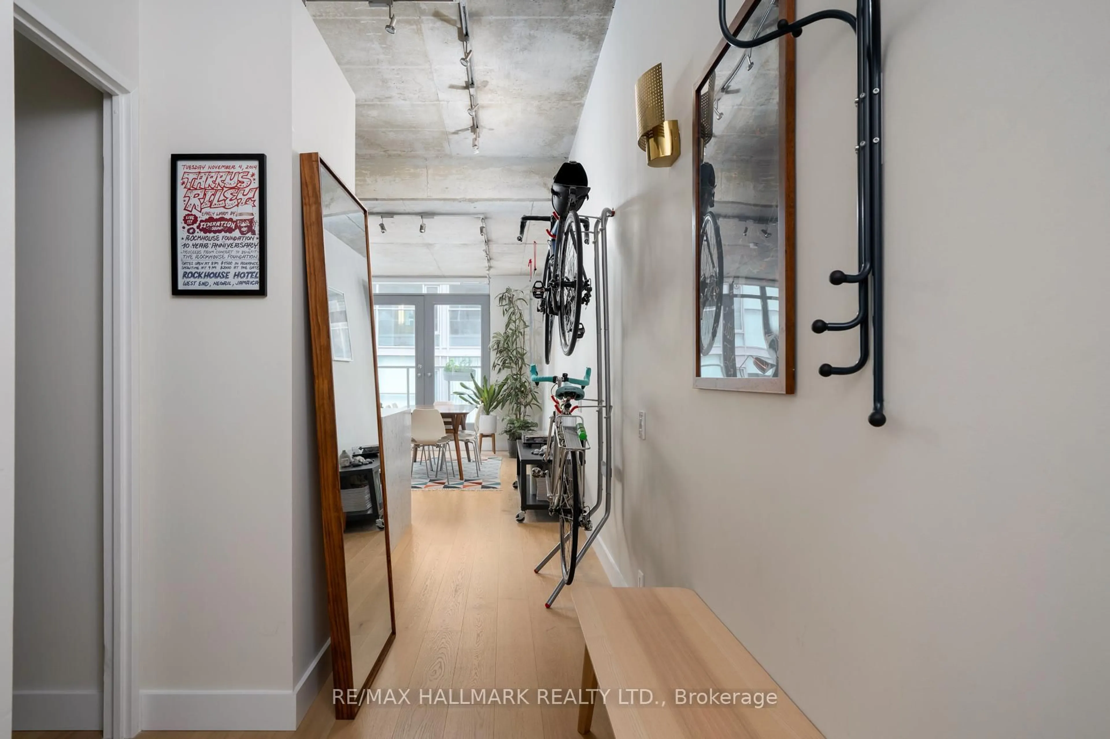 Indoor entryway for 36 Charlotte St #605, Toronto Ontario M5V 3P7
