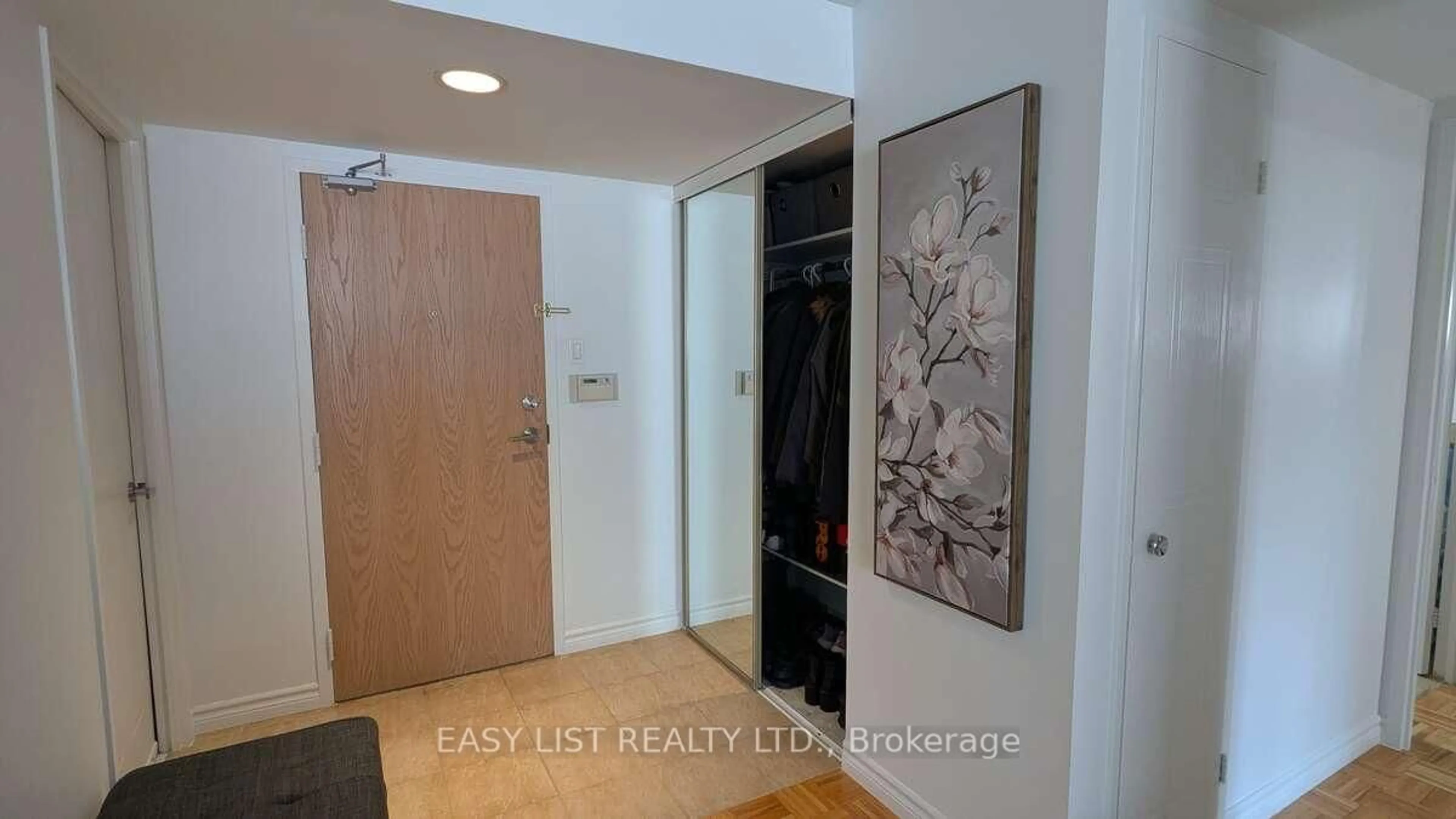 Indoor entryway for 5 Kenneth Ave #1804, Toronto Ontario M2N 6M7