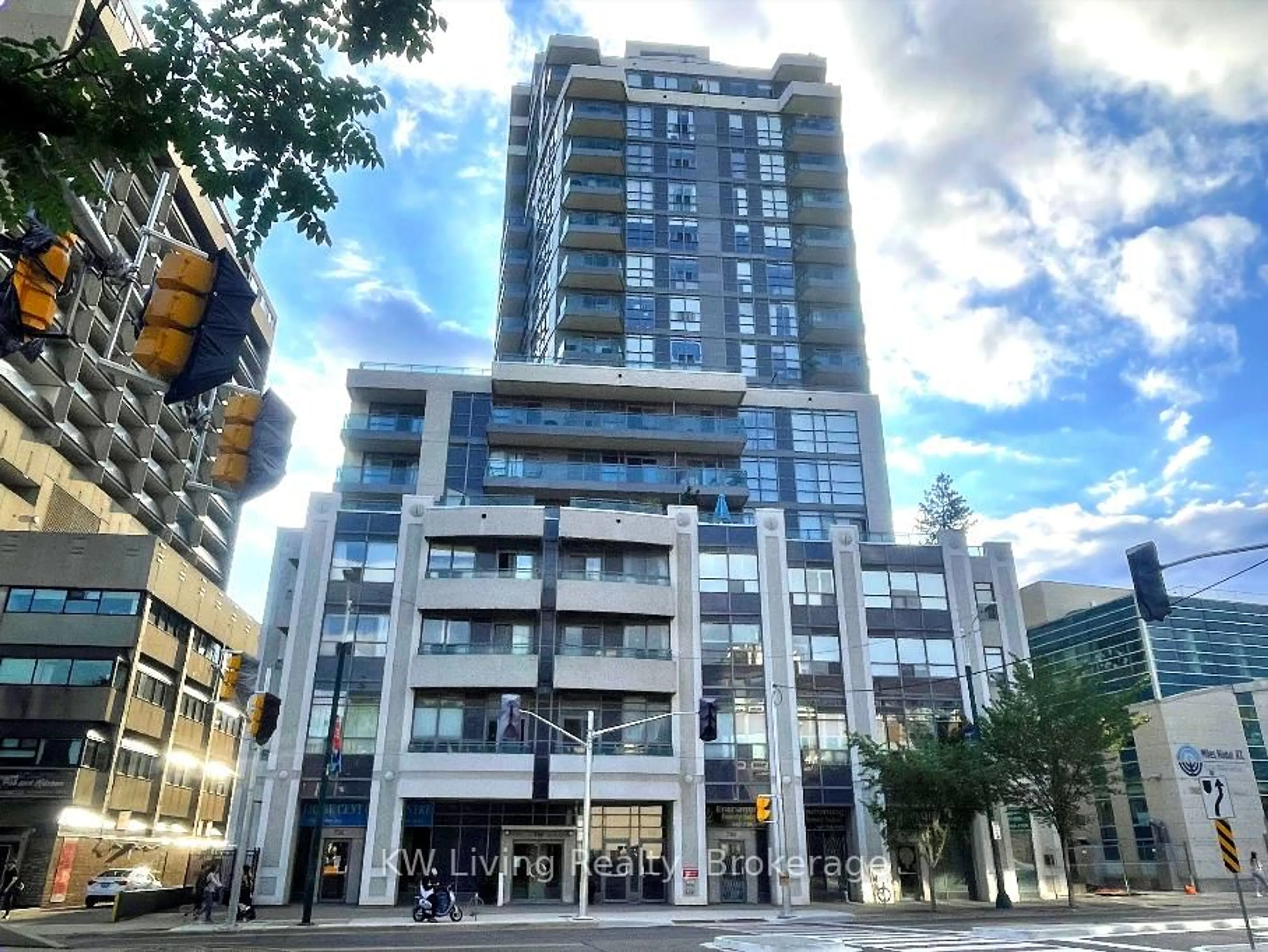 Unknown for 736 Spadina Ave #709, Toronto Ontario M5S 2J6