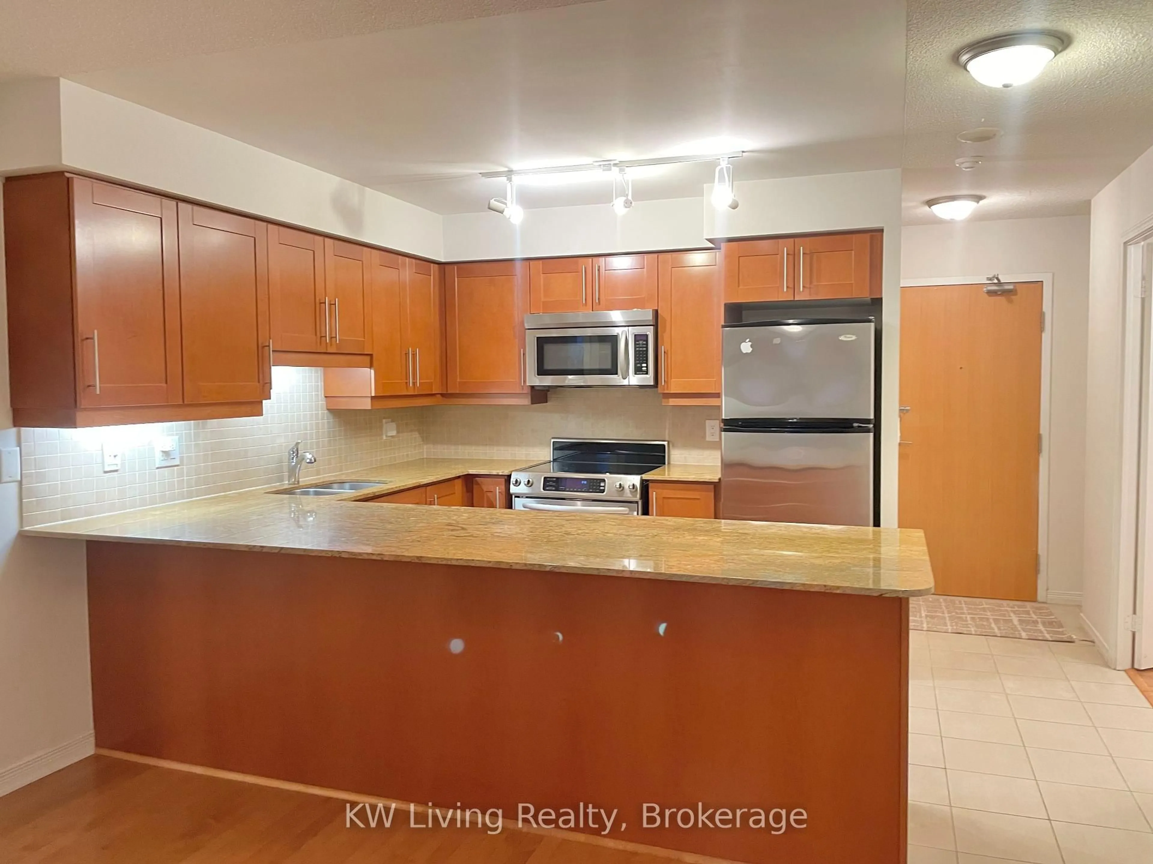 Unknown for 736 Spadina Ave #709, Toronto Ontario M5S 2J6