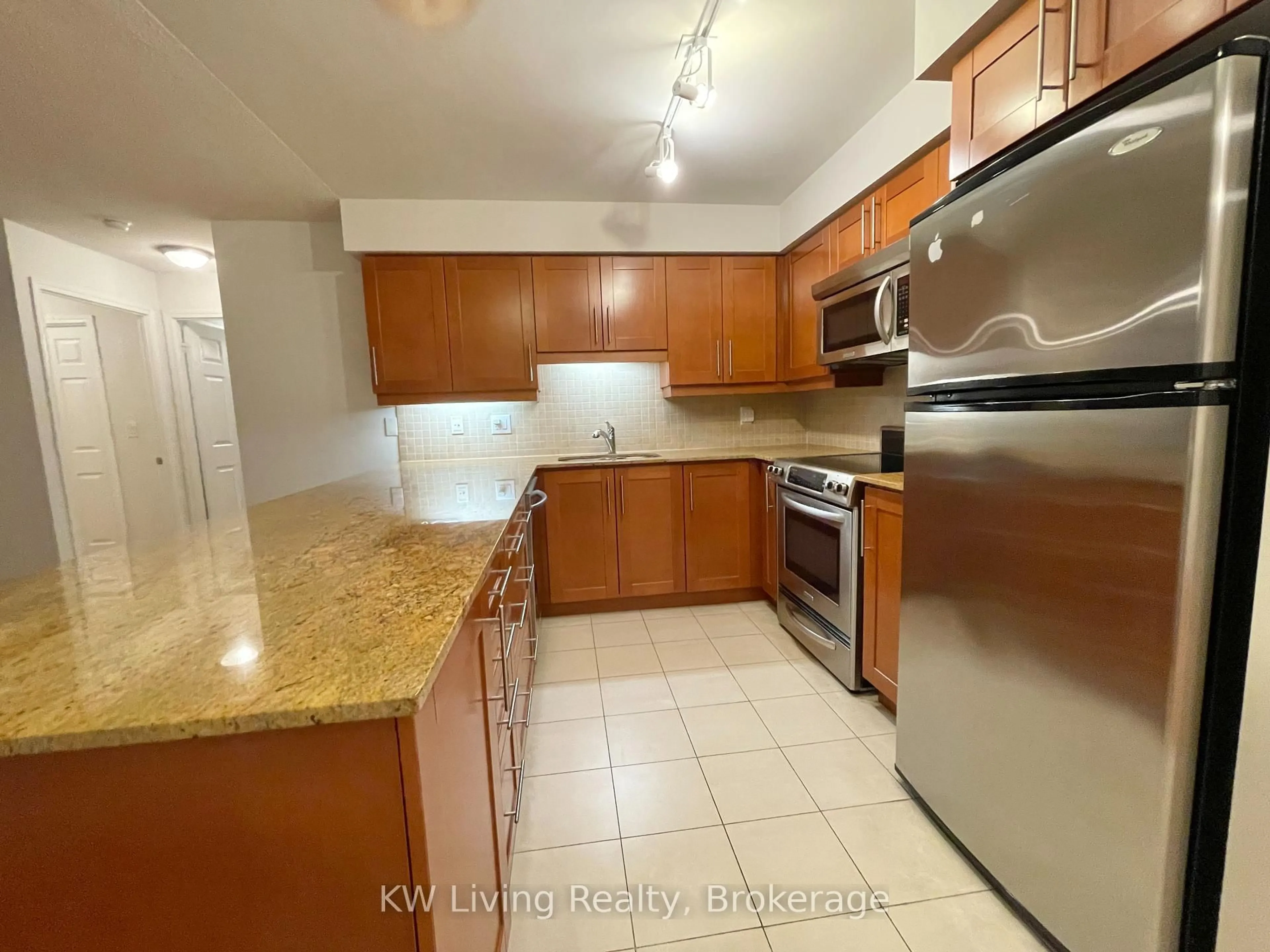 Standard kitchen, unknown for 736 Spadina Ave #709, Toronto Ontario M5S 2J6