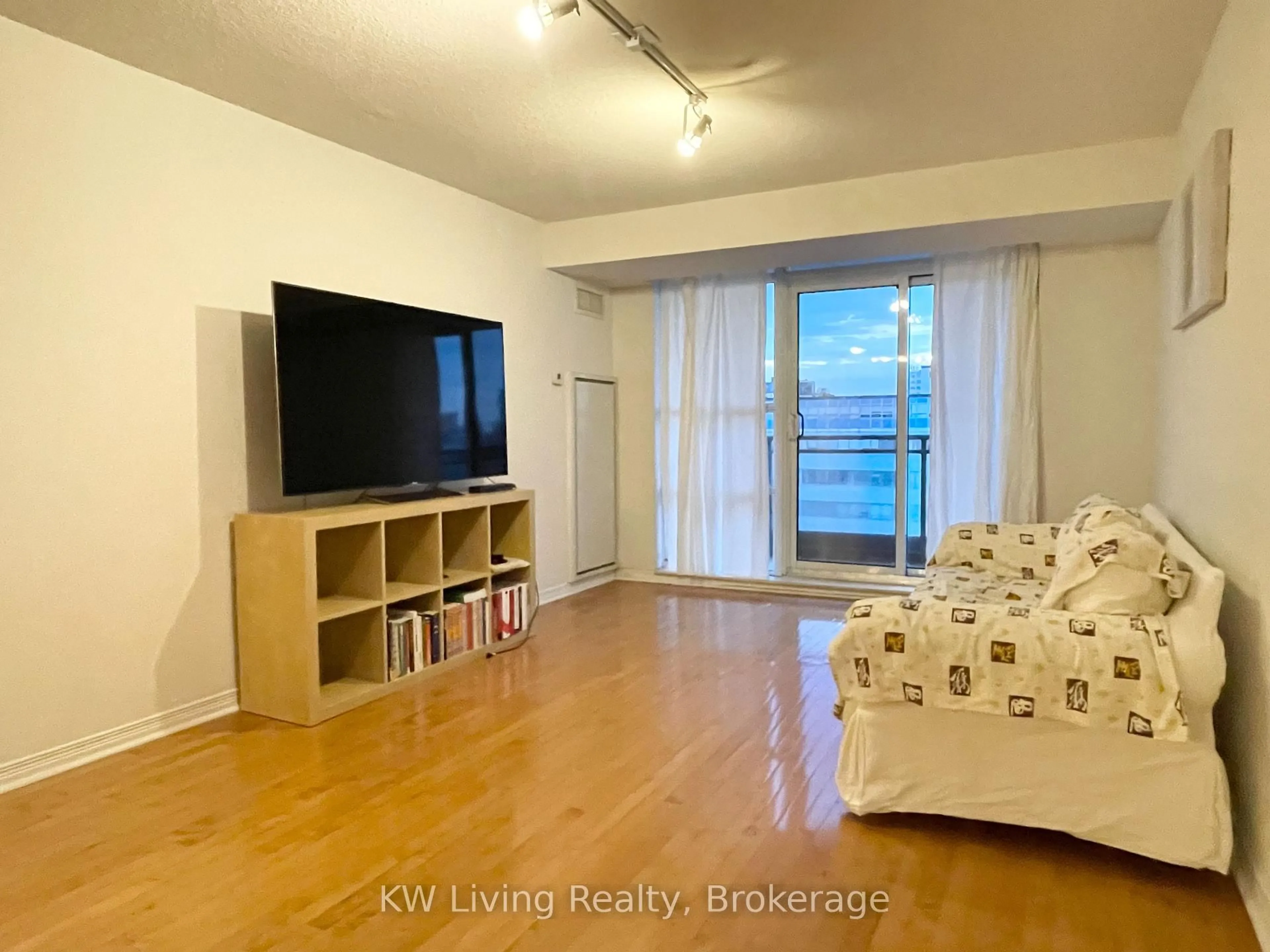 A pic of a room for 736 Spadina Ave #709, Toronto Ontario M5S 2J6