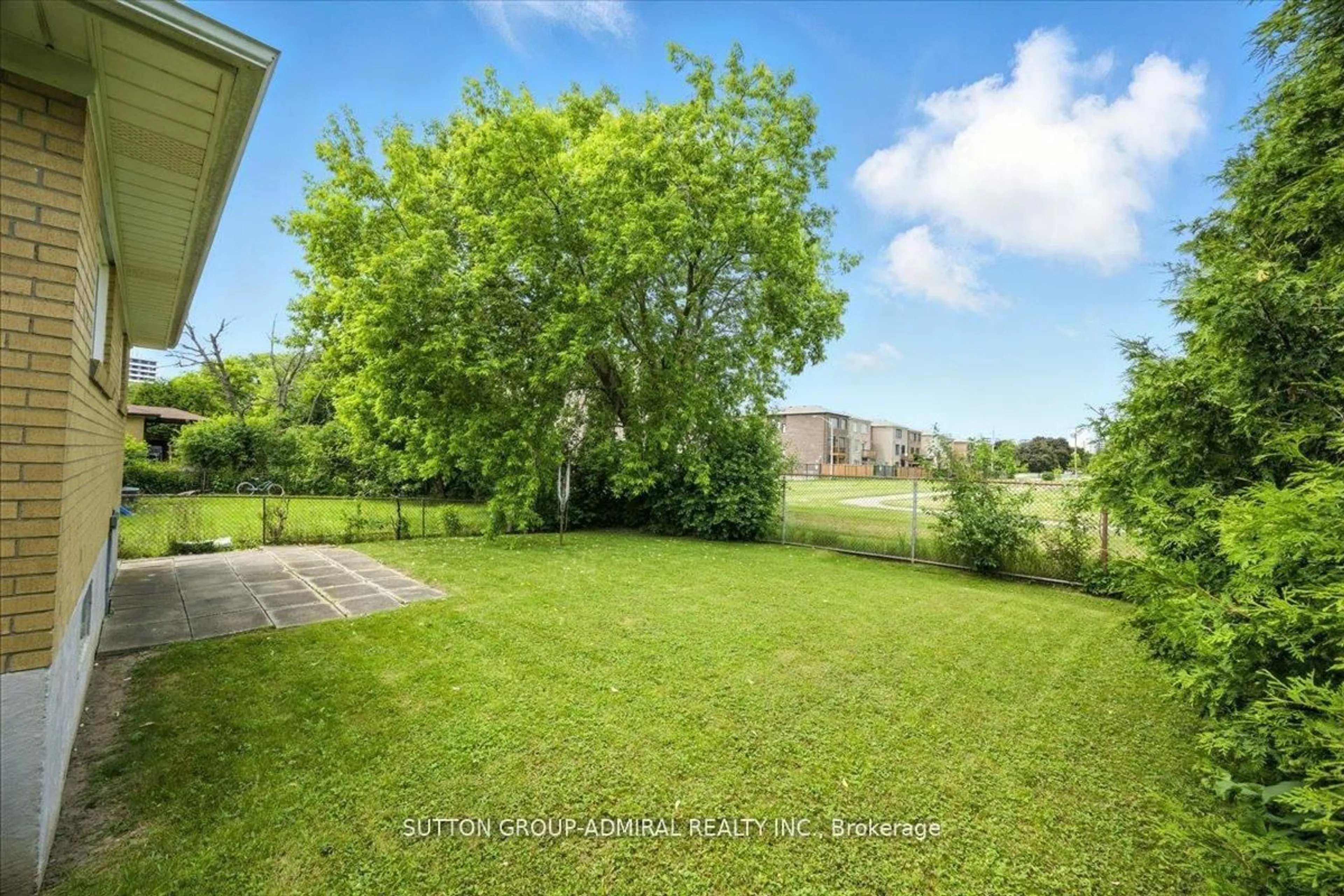 A pic from outside/outdoor area/front of a property/back of a property/a pic from drone, unknown for 40 Marathon Cres, Toronto Ontario M2R 2L7