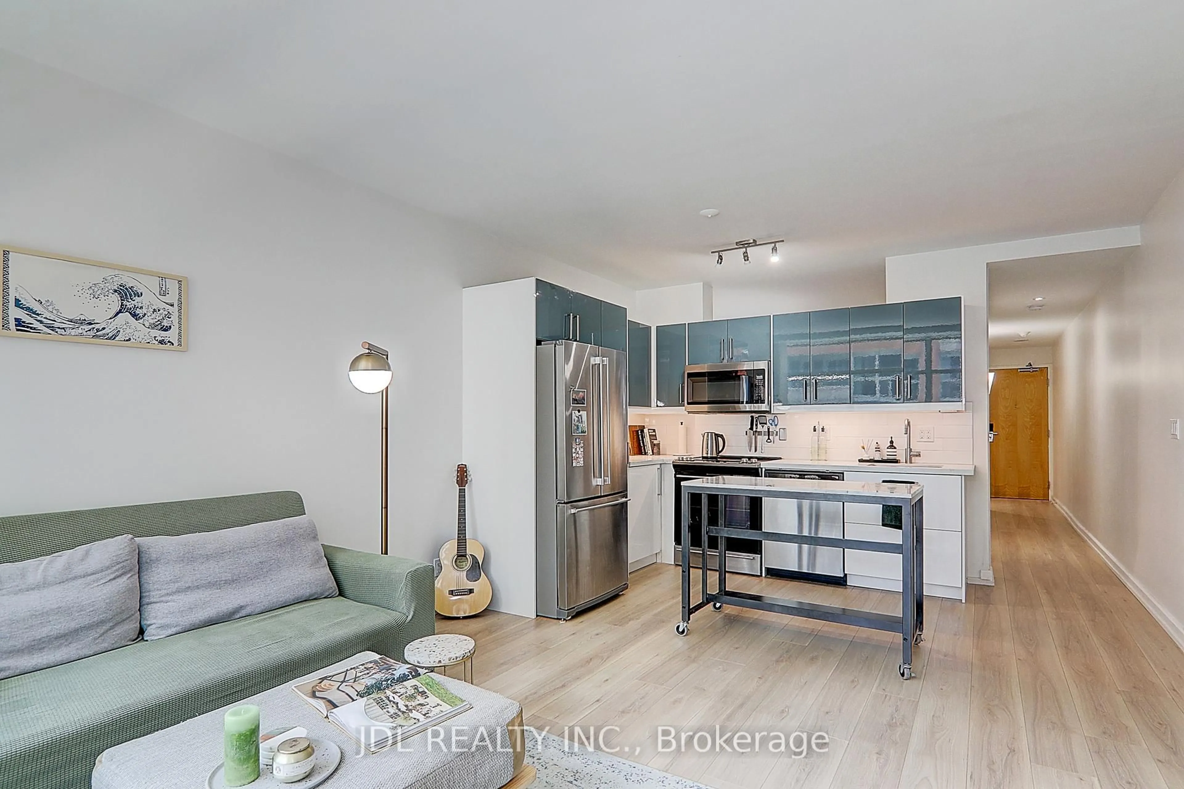 Open concept kitchen, wood/laminate floor for 36 Blue Jays Way #610, Toronto Ontario M5V 3T3