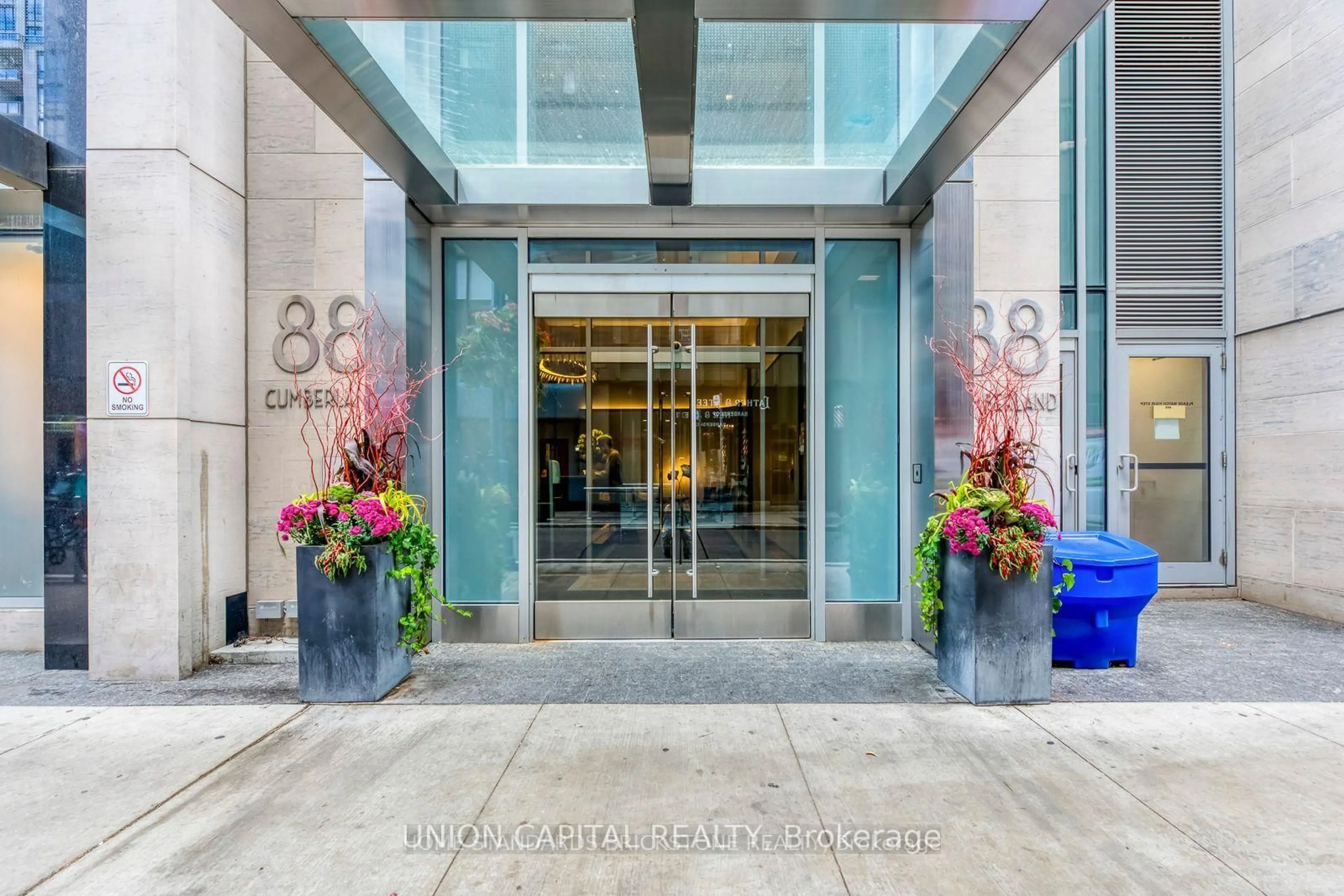Indoor foyer for 88 Cumberland St #609, Toronto Ontario M5R 1A3