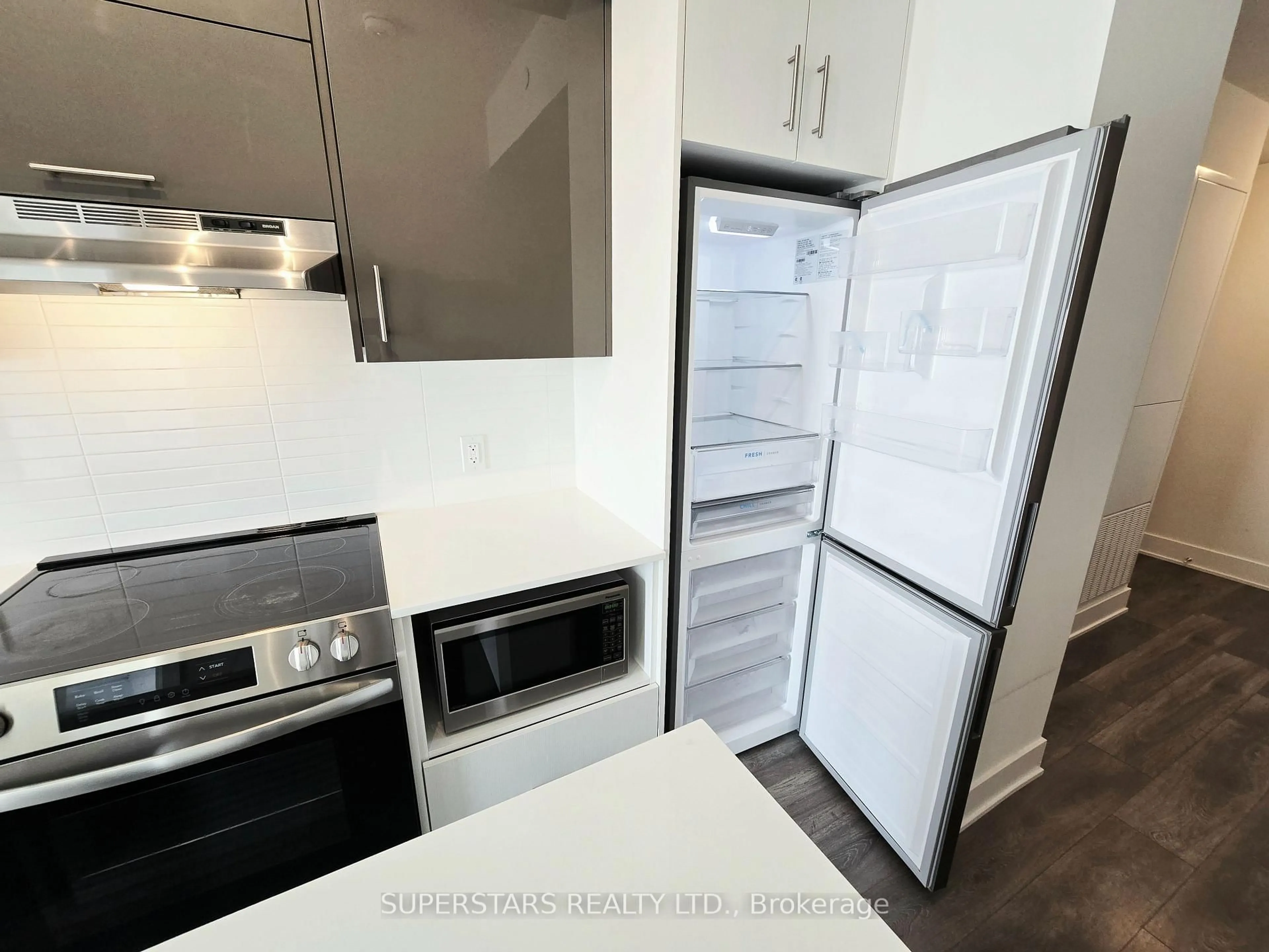Standard kitchen, unknown for 188 Fairview Mall Dr #2301, Toronto Ontario M2J 0H7