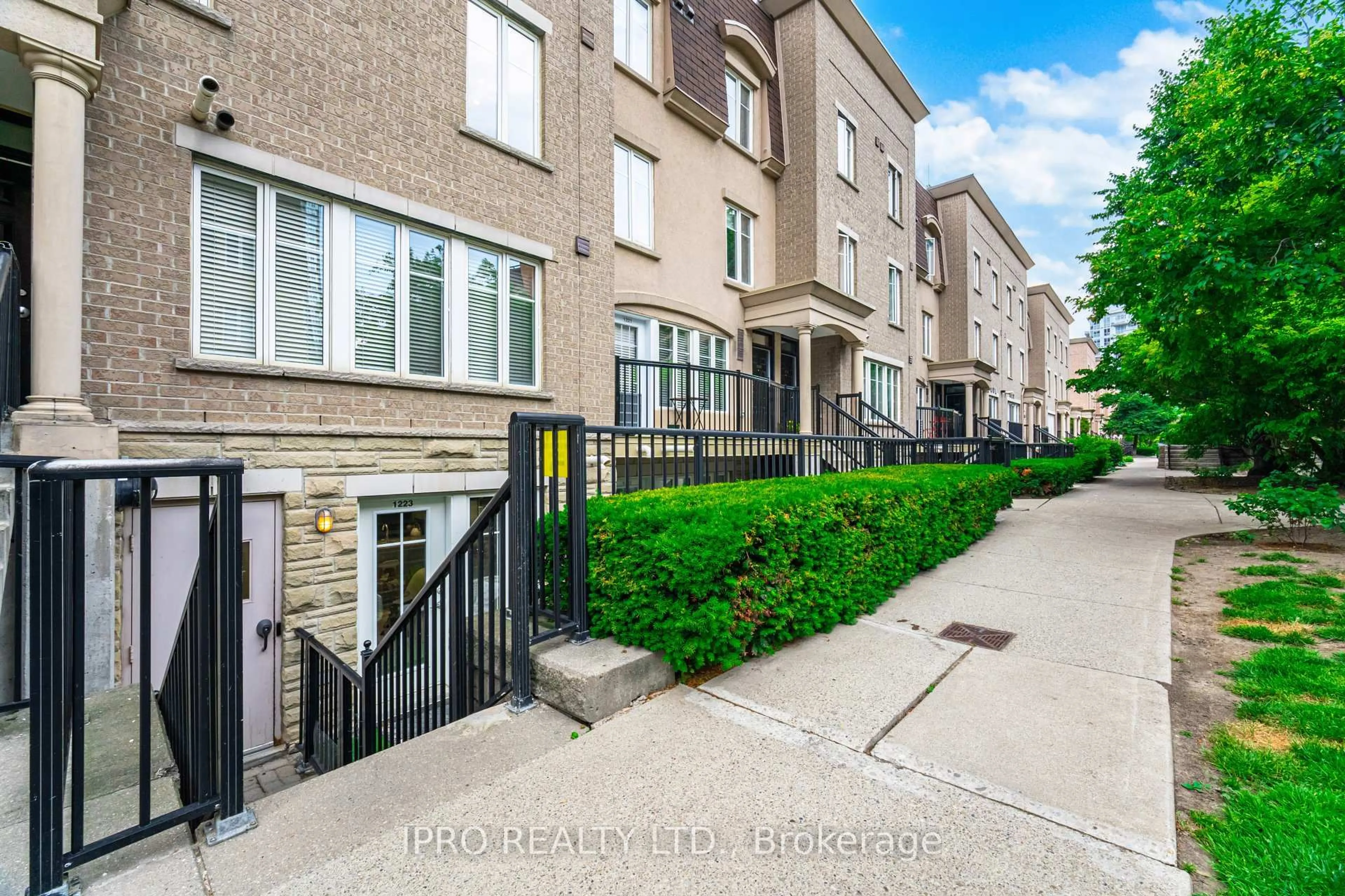 Unknown for 21 Pirandello St #TH1223, Toronto Ontario M6K 3P4