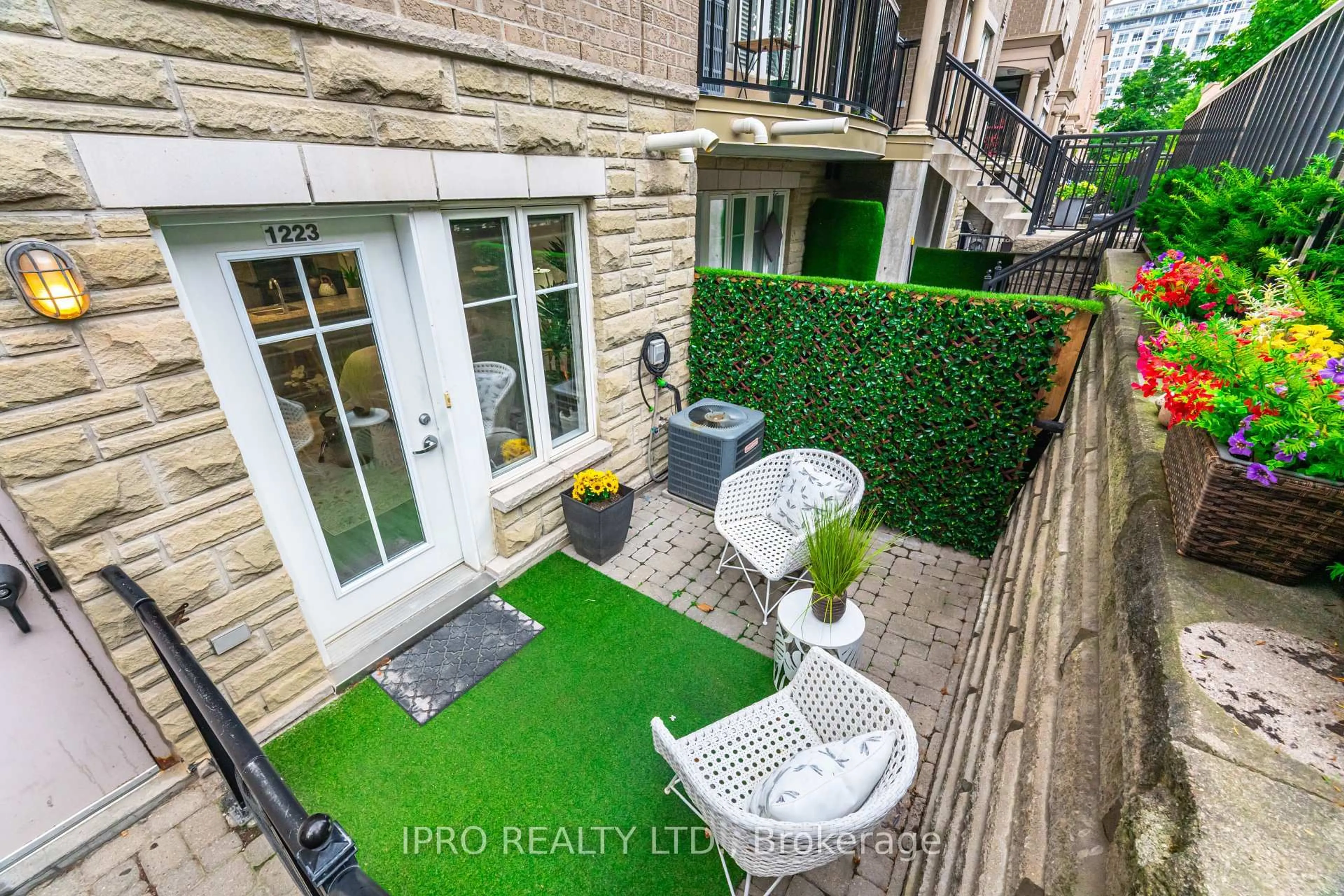 Patio, unknown for 21 Pirandello St #TH1223, Toronto Ontario M6K 3P4