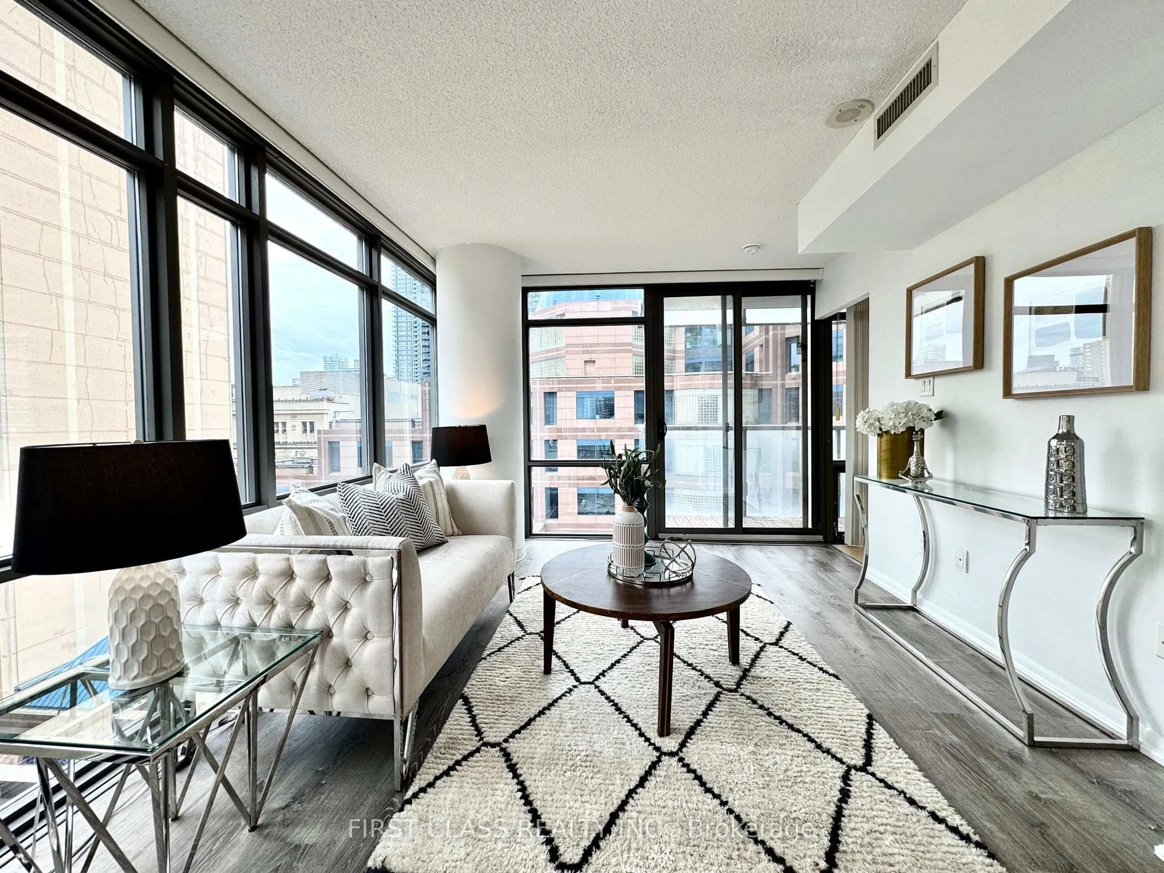 Living room with furniture, unknown for 38 Grenville St #1107, Toronto Ontario M4Y 1A5
