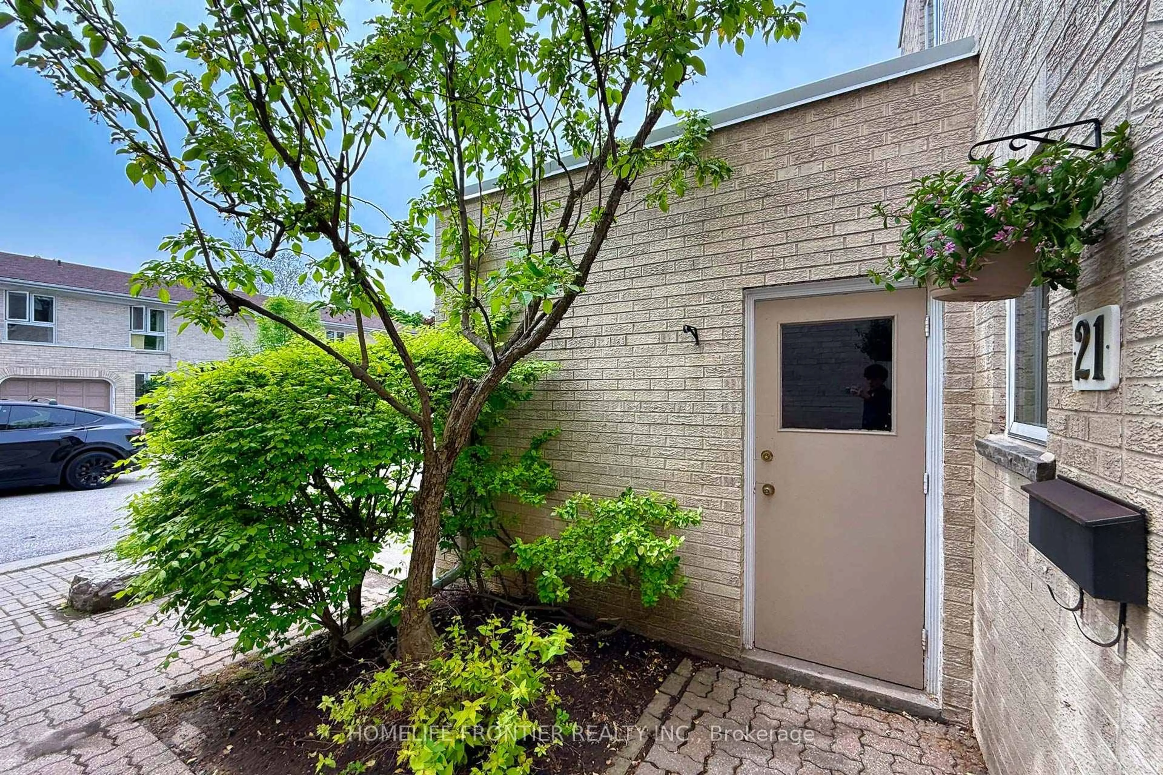 Patio, street for 21 Cartwheel Mill Way, Toronto Ontario M2L 1P5