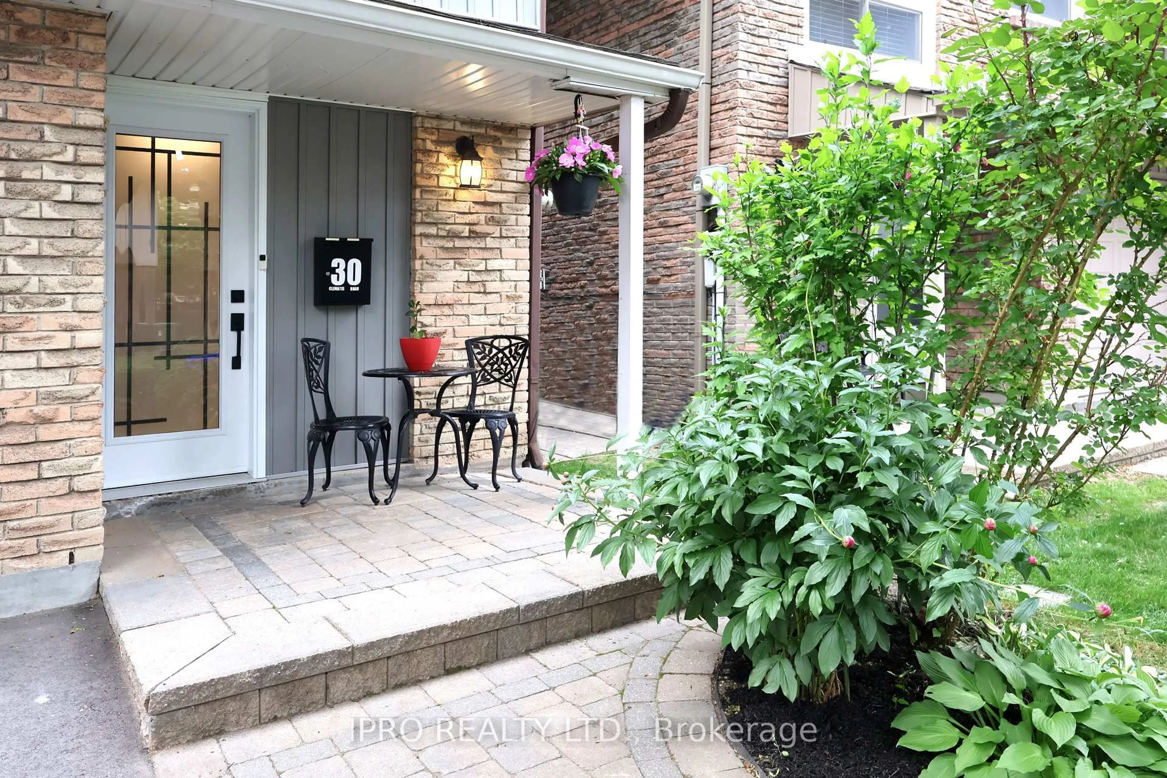 Indoor entryway for 30 Clematis Rd, Toronto Ontario M2J 4Z2
