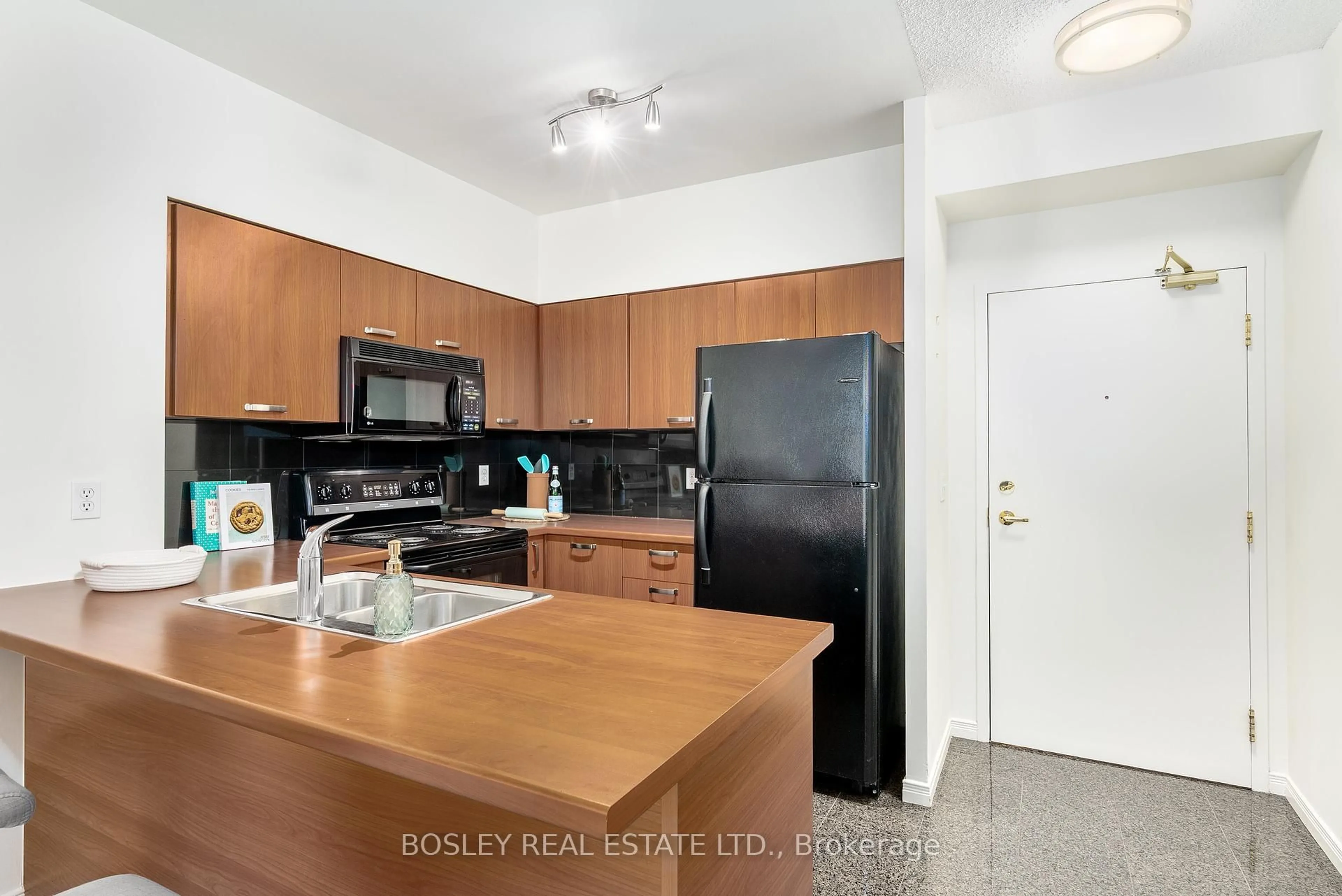 Standard kitchen, unknown for 51 Harrison Garden Blvd #306, Toronto Ontario M2N 7G4
